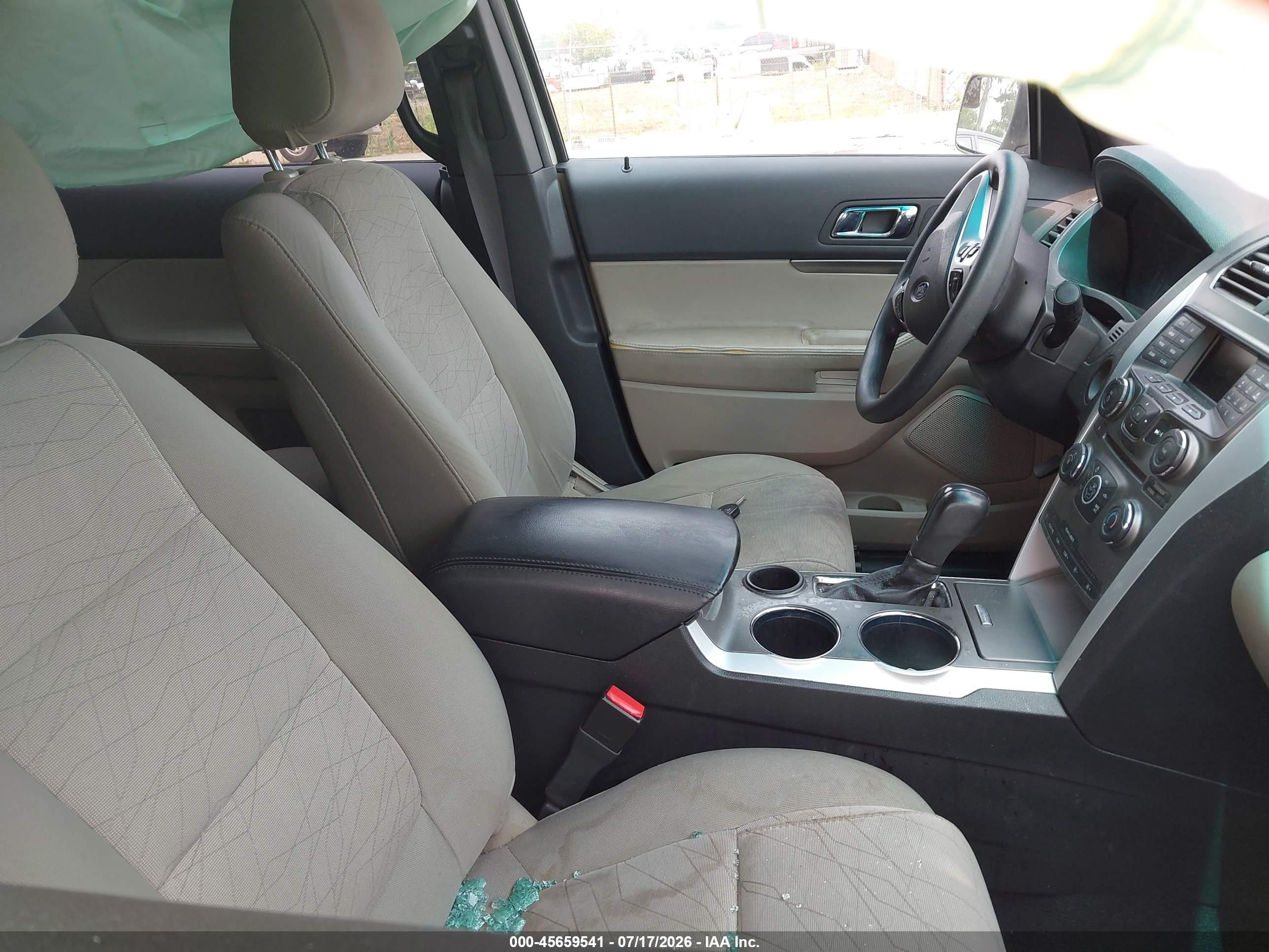 2012 Ford Explorer   White vin: 1FMHK7B88CGA51746