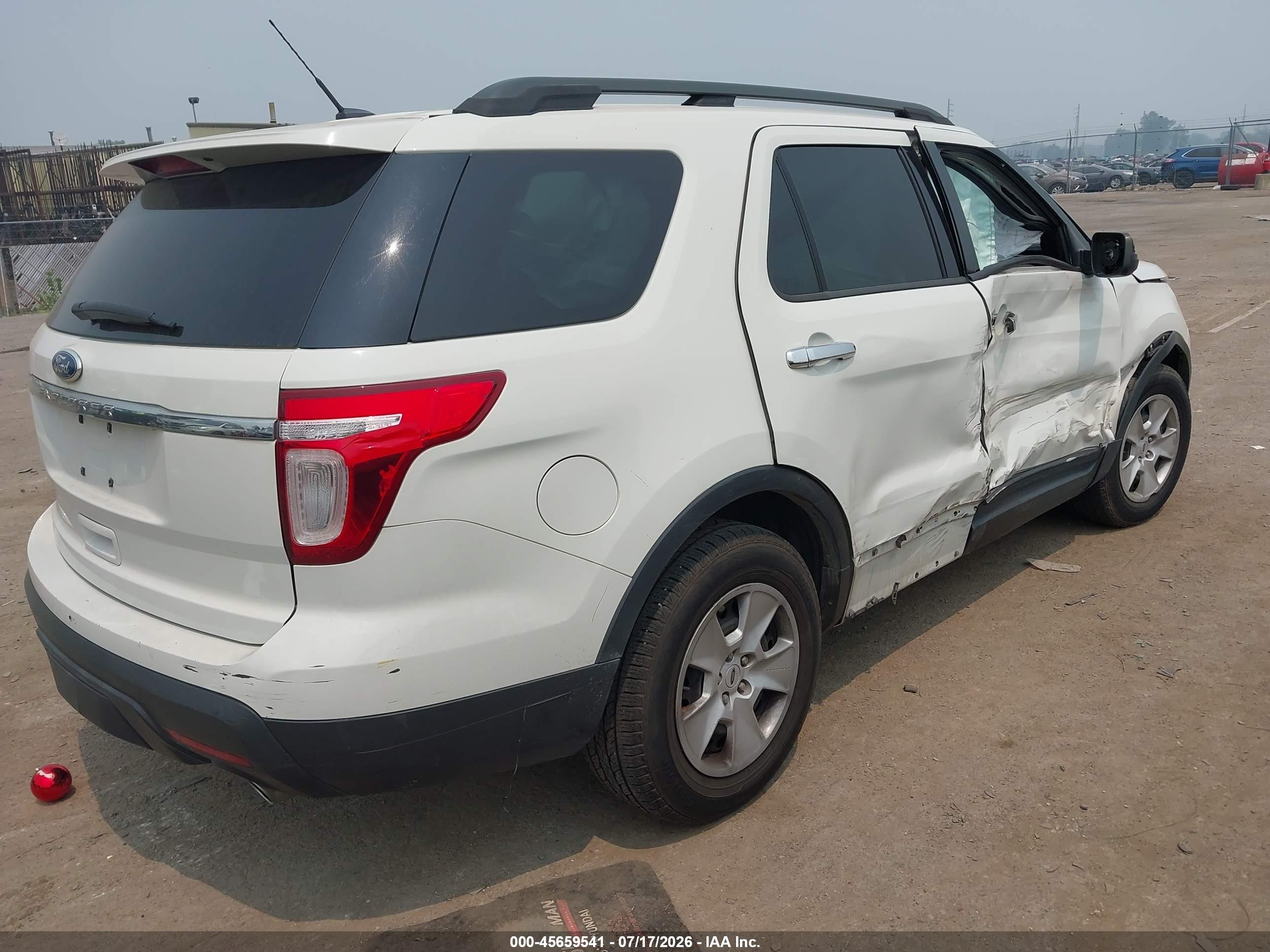2012 Ford Explorer   White vin: 1FMHK7B88CGA51746