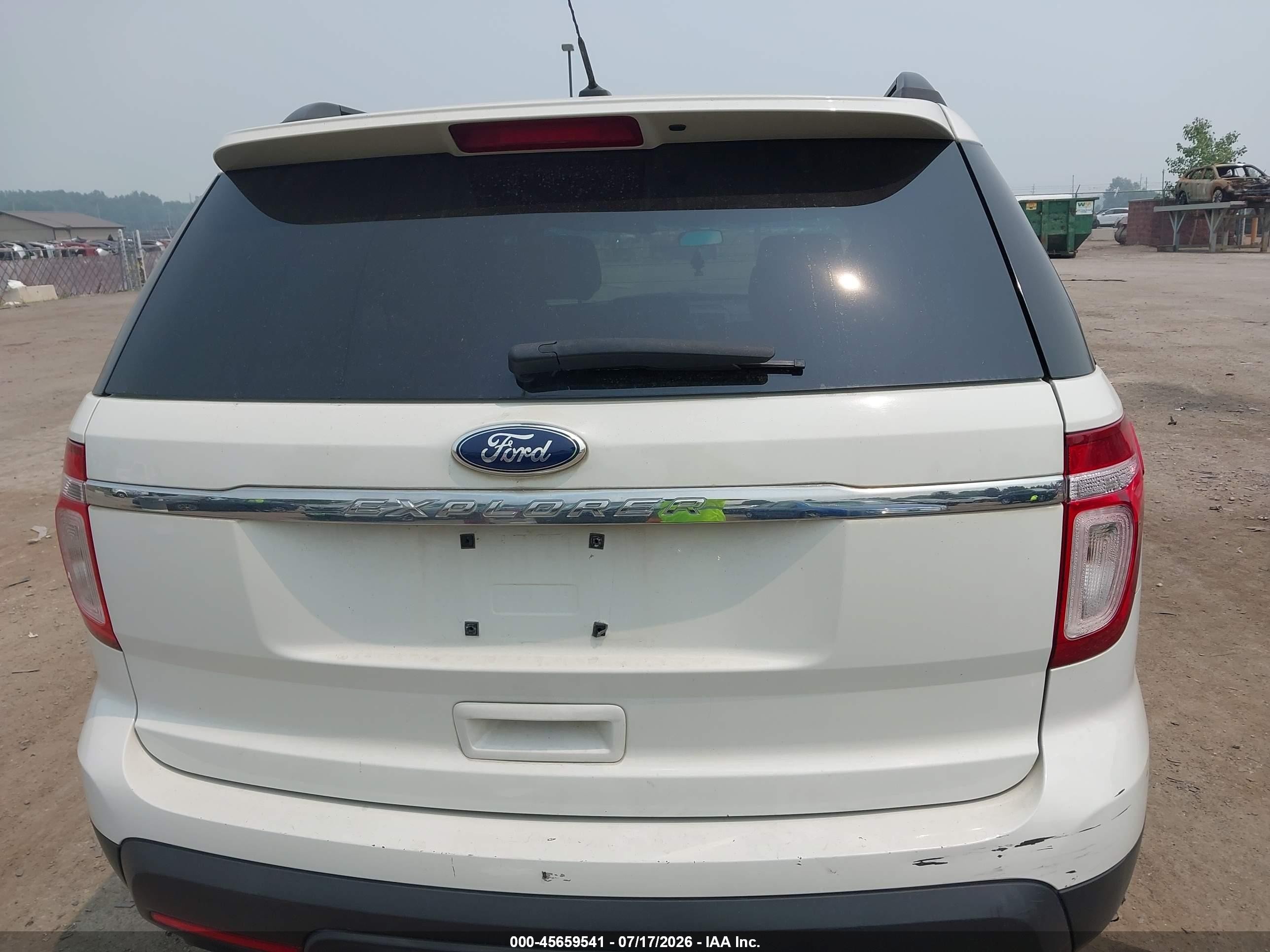 2012 Ford Explorer   White vin: 1FMHK7B88CGA51746