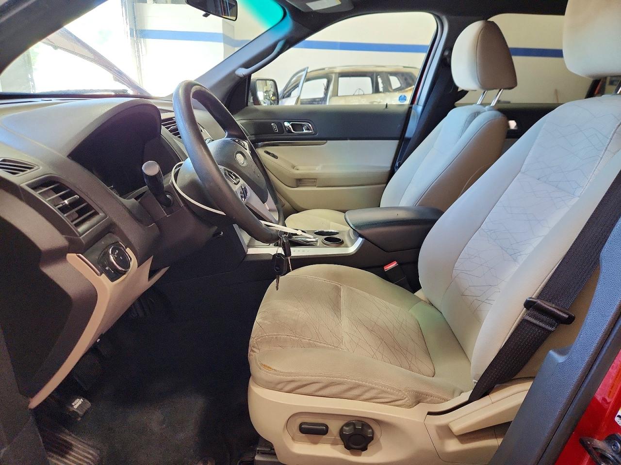 2011 Ford Explorer Red vin: 1FMHK7B89BGA09827