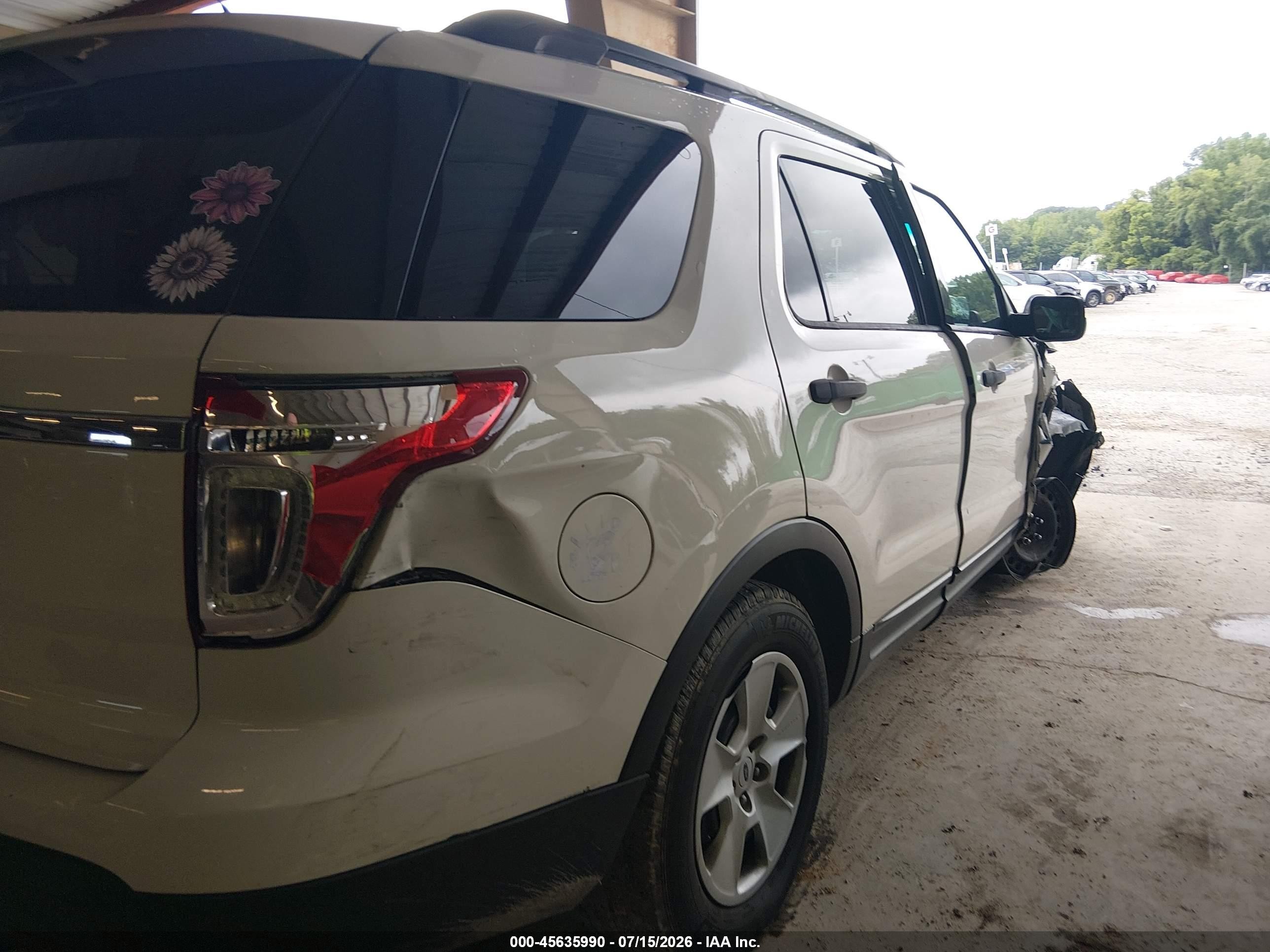 2012 Ford Explorer   White vin: 1FMHK7B8XCGA51909