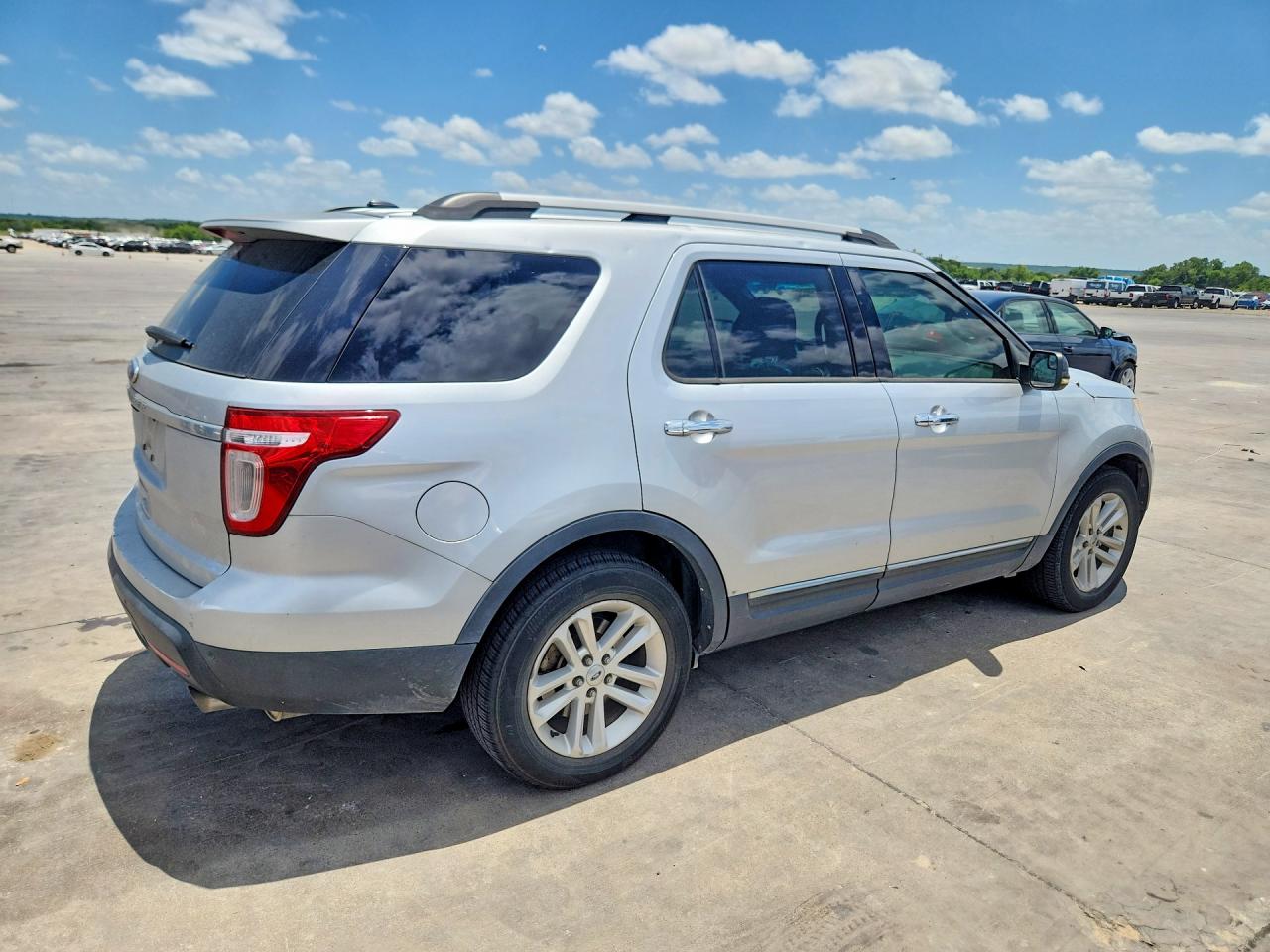 2011 Ford Explorer Xlt Silver vin: 1FMHK7D80BGA31664