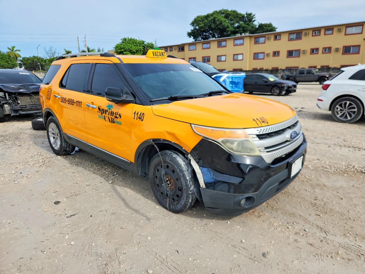 2011 Ford Explorer Xlt Yellow vin: 1FMHK7D80BGA91038