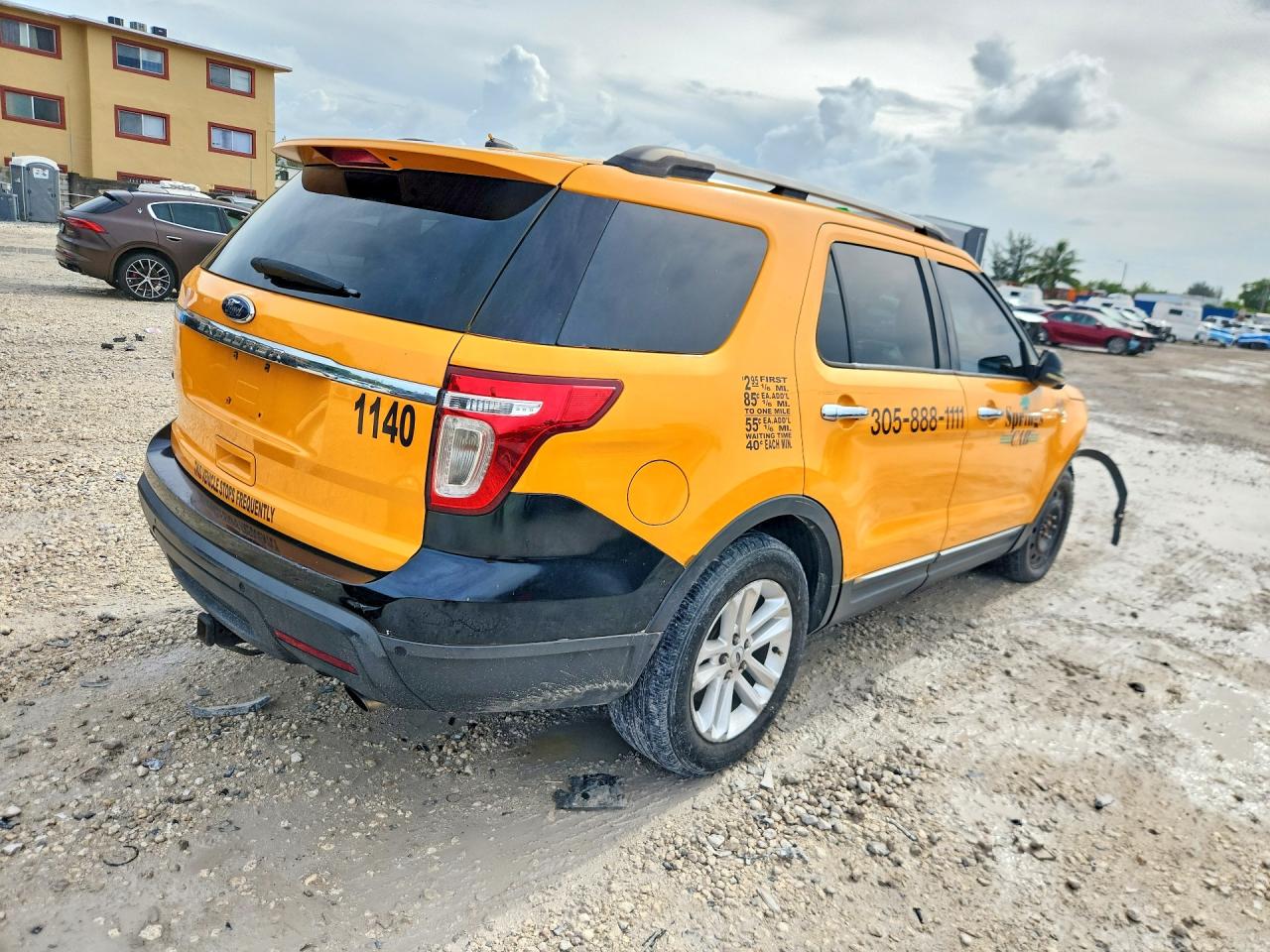 2011 Ford Explorer Xlt Yellow vin: 1FMHK7D80BGA91038