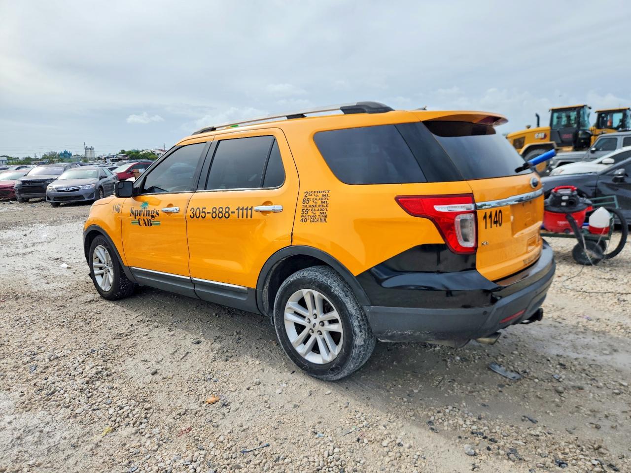 2011 Ford Explorer Xlt Yellow vin: 1FMHK7D80BGA91038