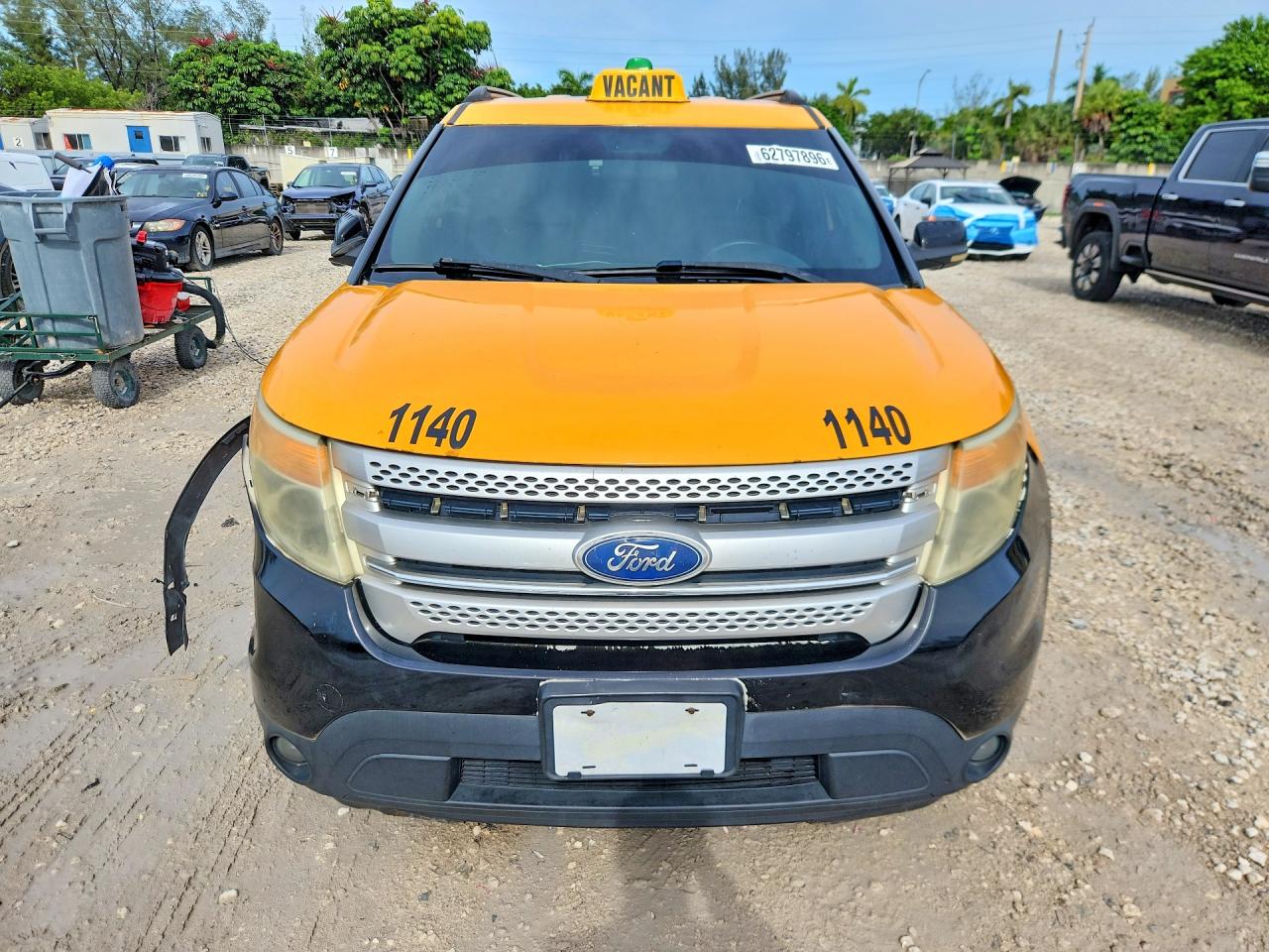 2011 Ford Explorer Xlt Yellow vin: 1FMHK7D80BGA91038