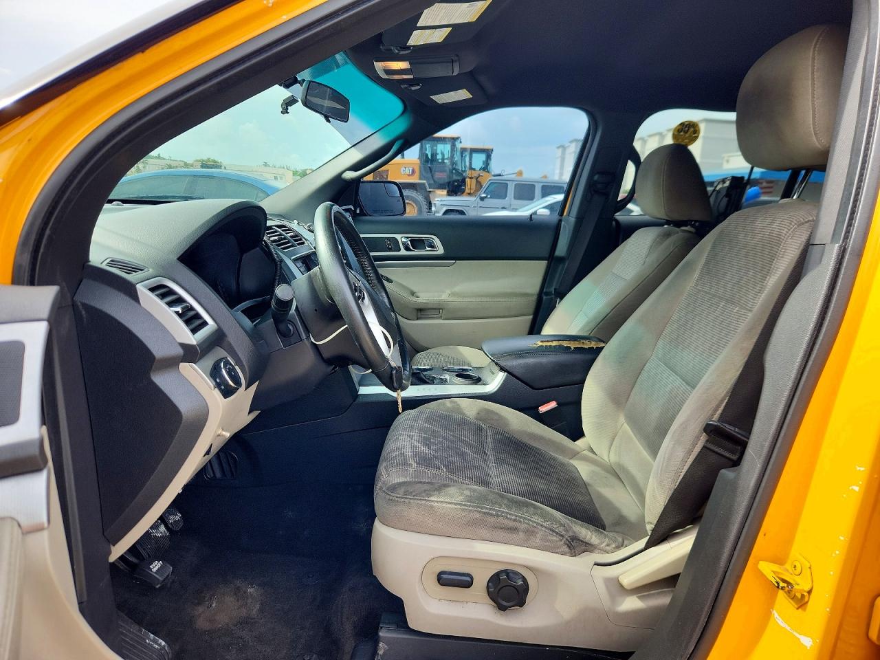 2011 Ford Explorer Xlt Yellow vin: 1FMHK7D80BGA91038