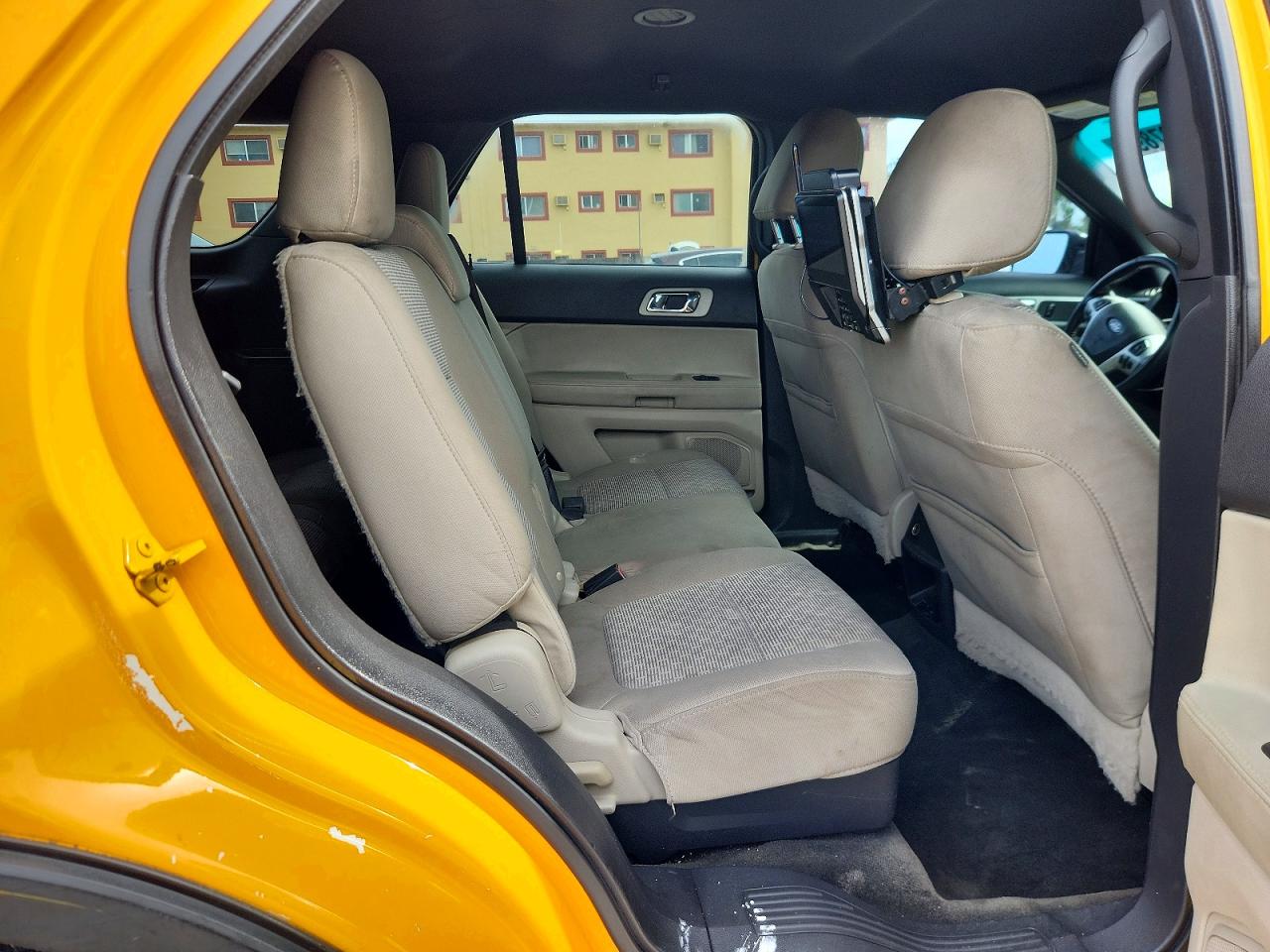 2011 Ford Explorer Xlt Yellow vin: 1FMHK7D80BGA91038
