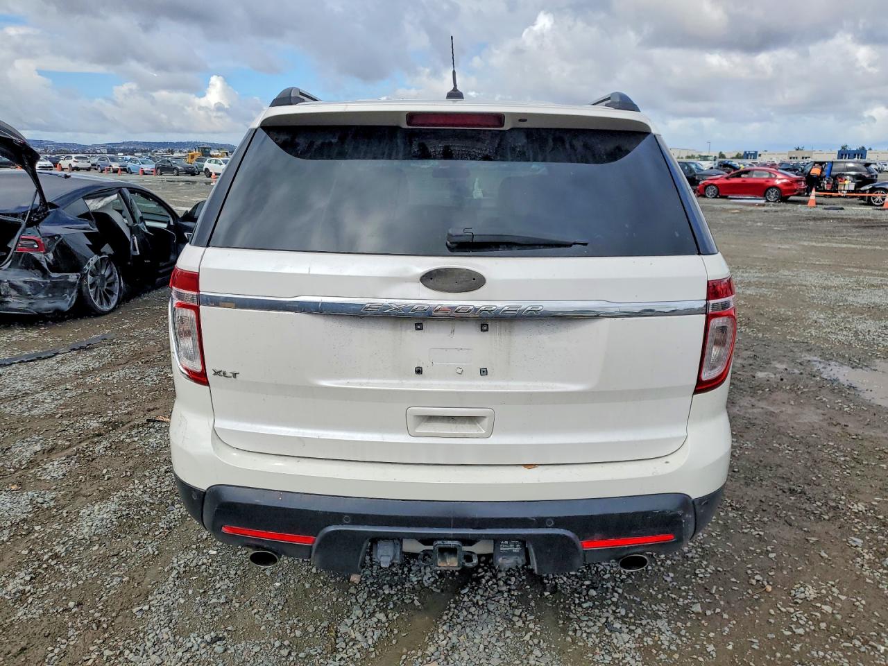 2011 Ford Explorer Xlt White vin: 1FMHK7D82BGA65492