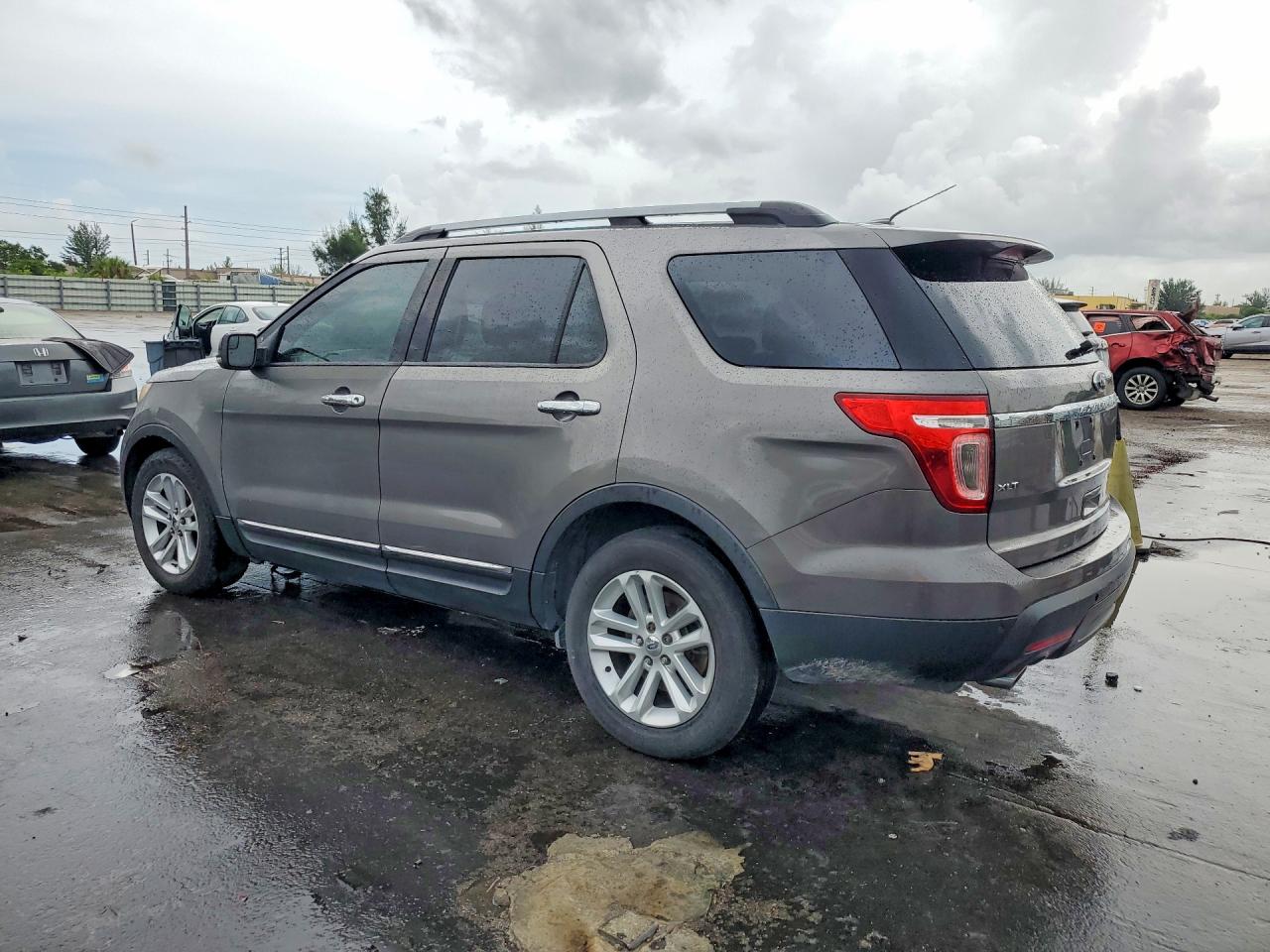 2011 Ford Explorer Xlt Gray vin: 1FMHK7D82BGA94300