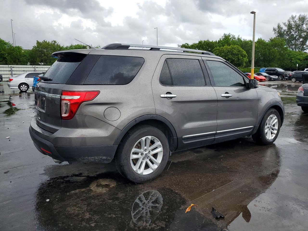 2011 Ford Explorer Xlt Gray vin: 1FMHK7D82BGA94300