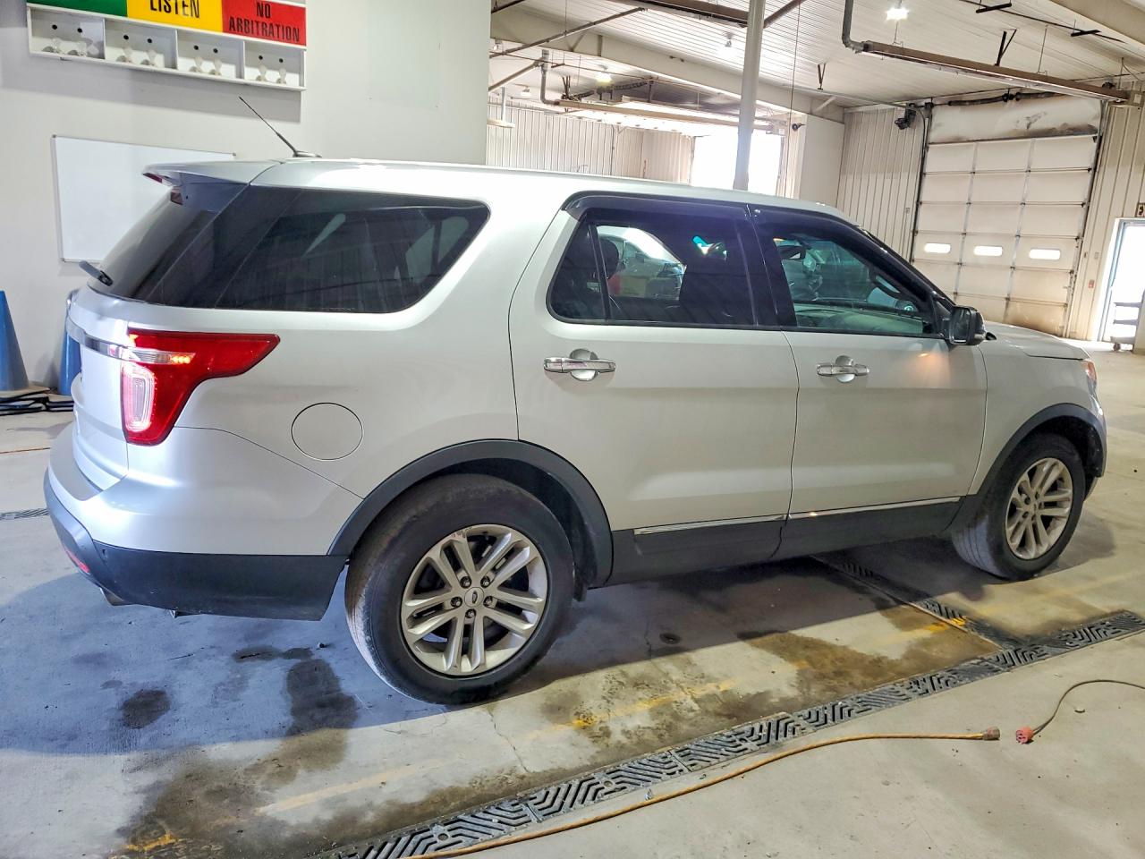 2012 Ford Explorer Xlt Silver vin: 1FMHK7D82CGA30176