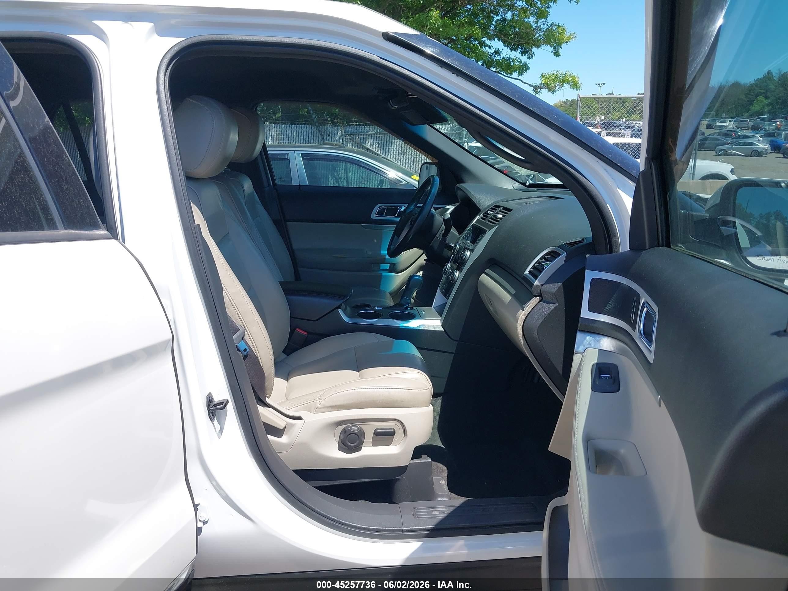 2012 Ford Explorer Xlt Белый vin: 1FMHK7D82CGA63372