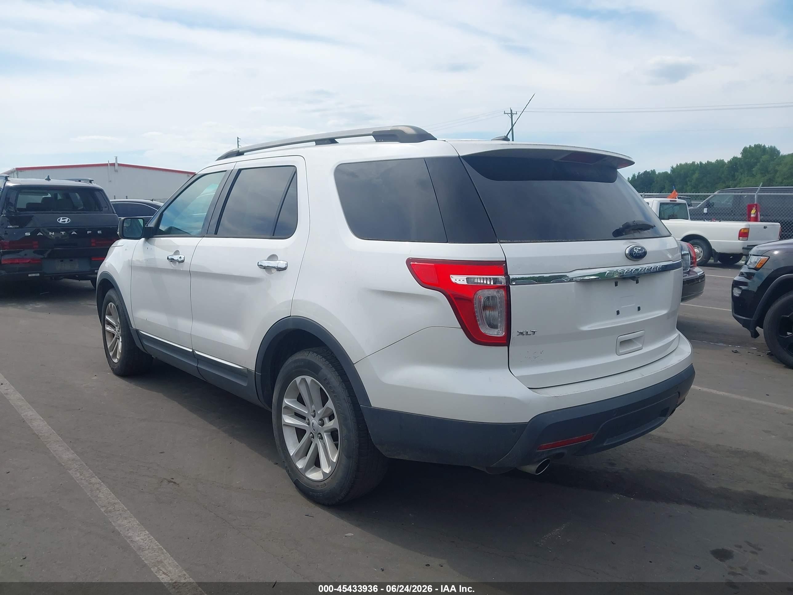 2012 Ford Explorer Xlt White vin: 1FMHK7D82CGA99112