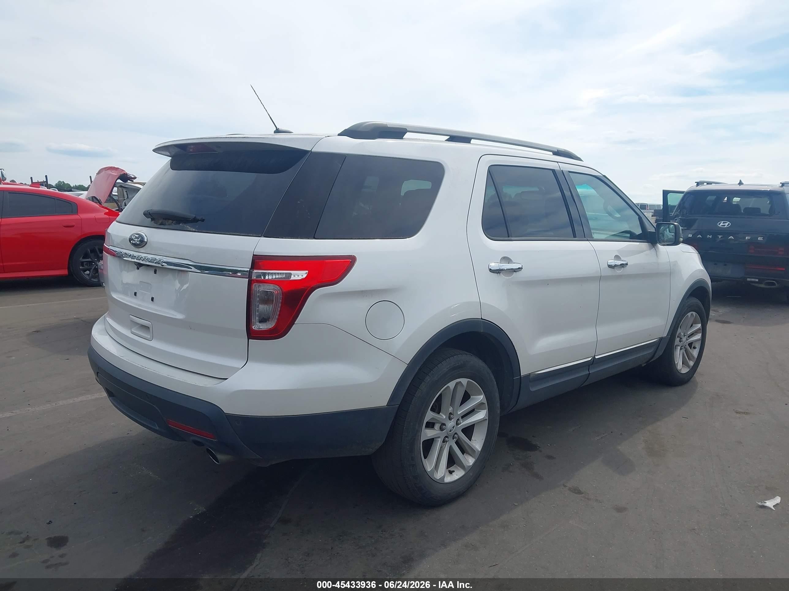 2012 Ford Explorer Xlt White vin: 1FMHK7D82CGA99112