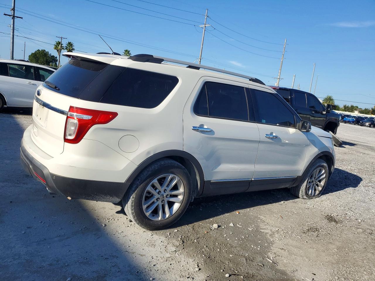 2011 Ford Explorer Xlt White vin: 1FMHK7D83BGA30542