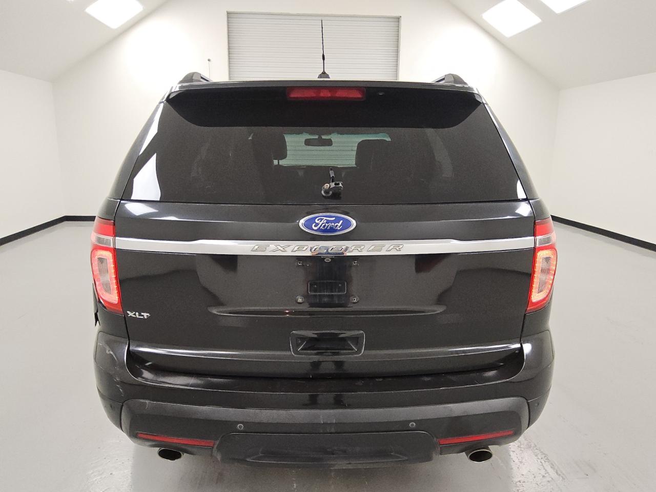 2011 Ford Explorer Xlt Black vin: 1FMHK7D83BGA50516 Damage: Rear Wiper Arm, Broken, Replacement Required