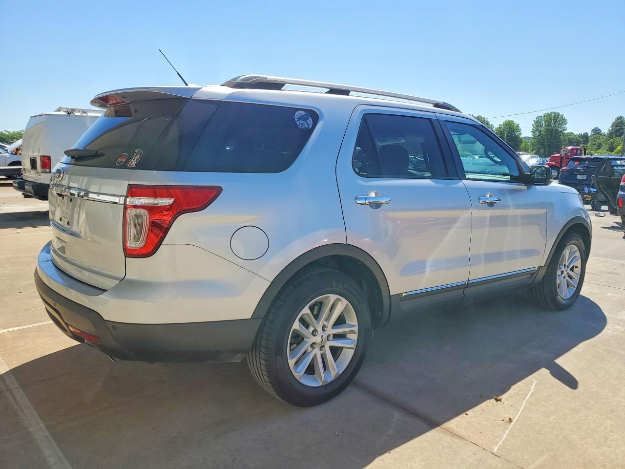2012 Ford Explorer Xlt Silver vin: 1FMHK7D83CGA08011