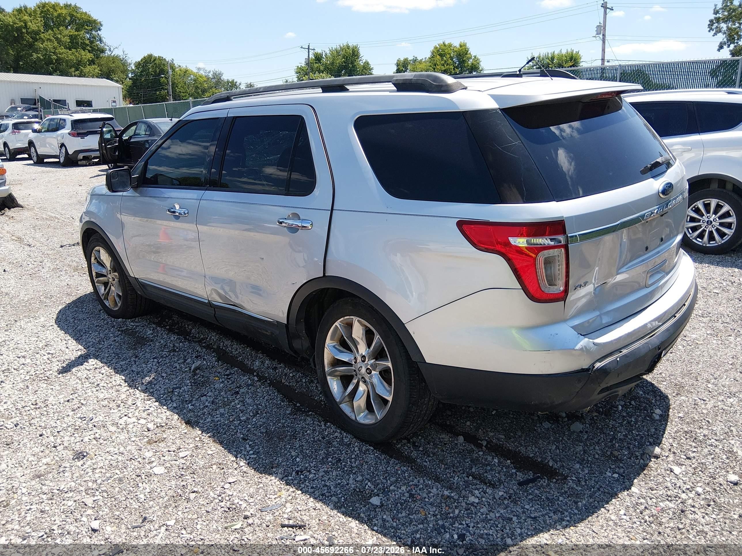 2012 Ford Explorer Xlt Silver vin: 1FMHK7D83CGA31143