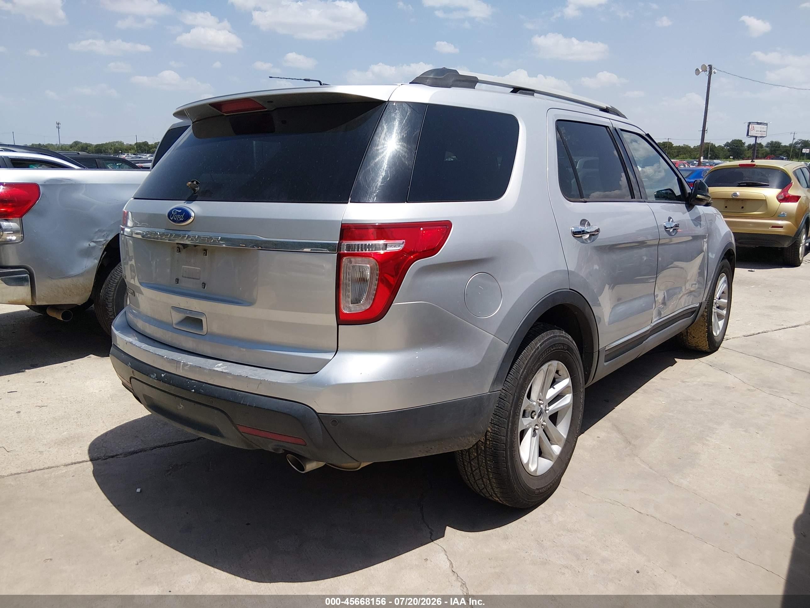 2011 Ford Explorer Xlt Silver vin: 1FMHK7D84BGA42568