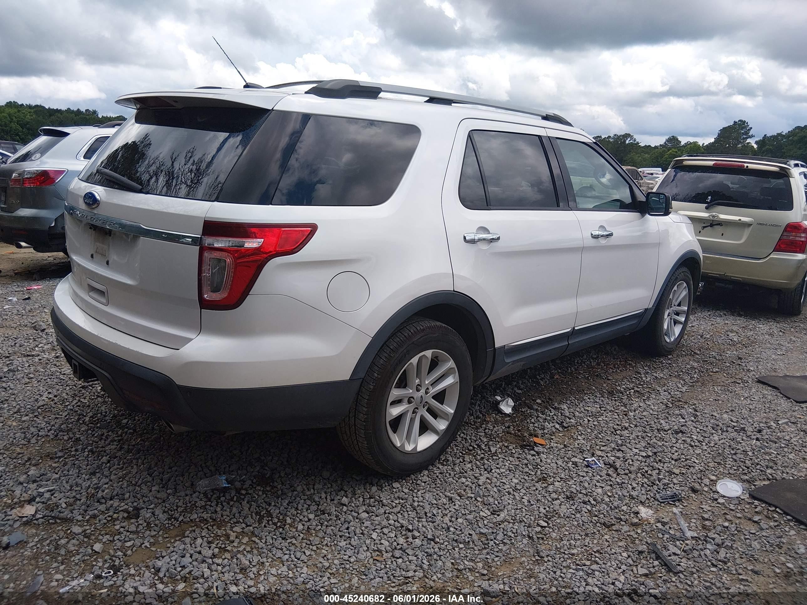 2011 Ford Explorer Xlt Белый vin: 1FMHK7D84BGA78616