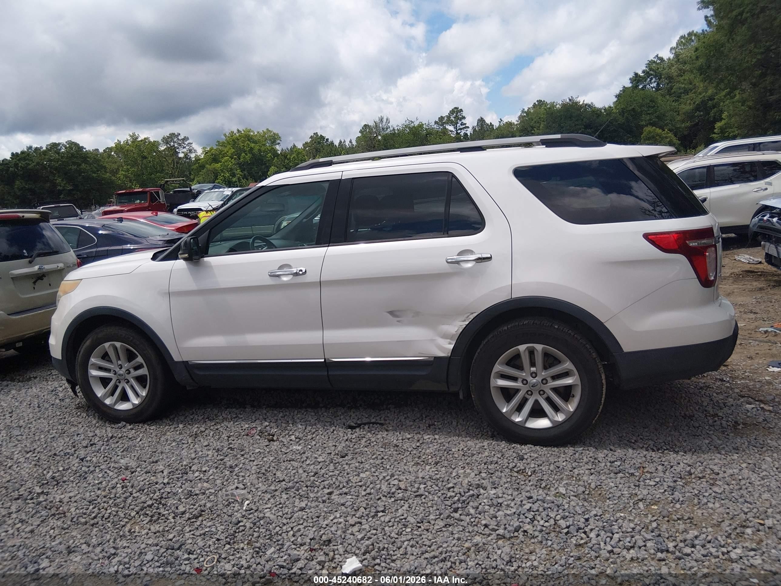 2011 Ford Explorer Xlt Белый vin: 1FMHK7D84BGA78616