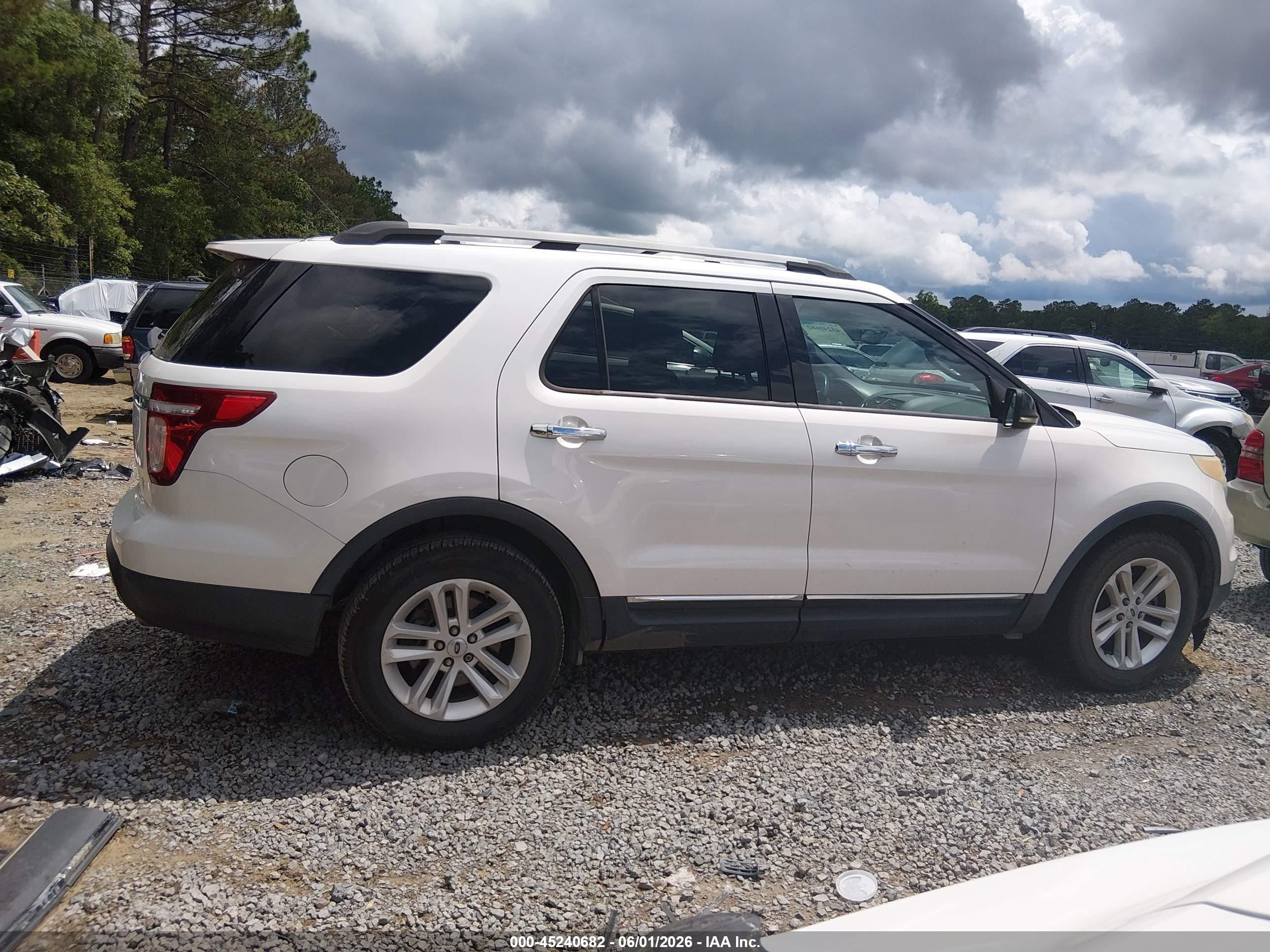 2011 Ford Explorer Xlt Белый vin: 1FMHK7D84BGA78616