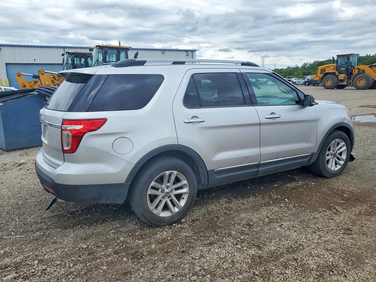 2011 Ford Explorer Xlt Silver vin: 1FMHK7D84BGA84139