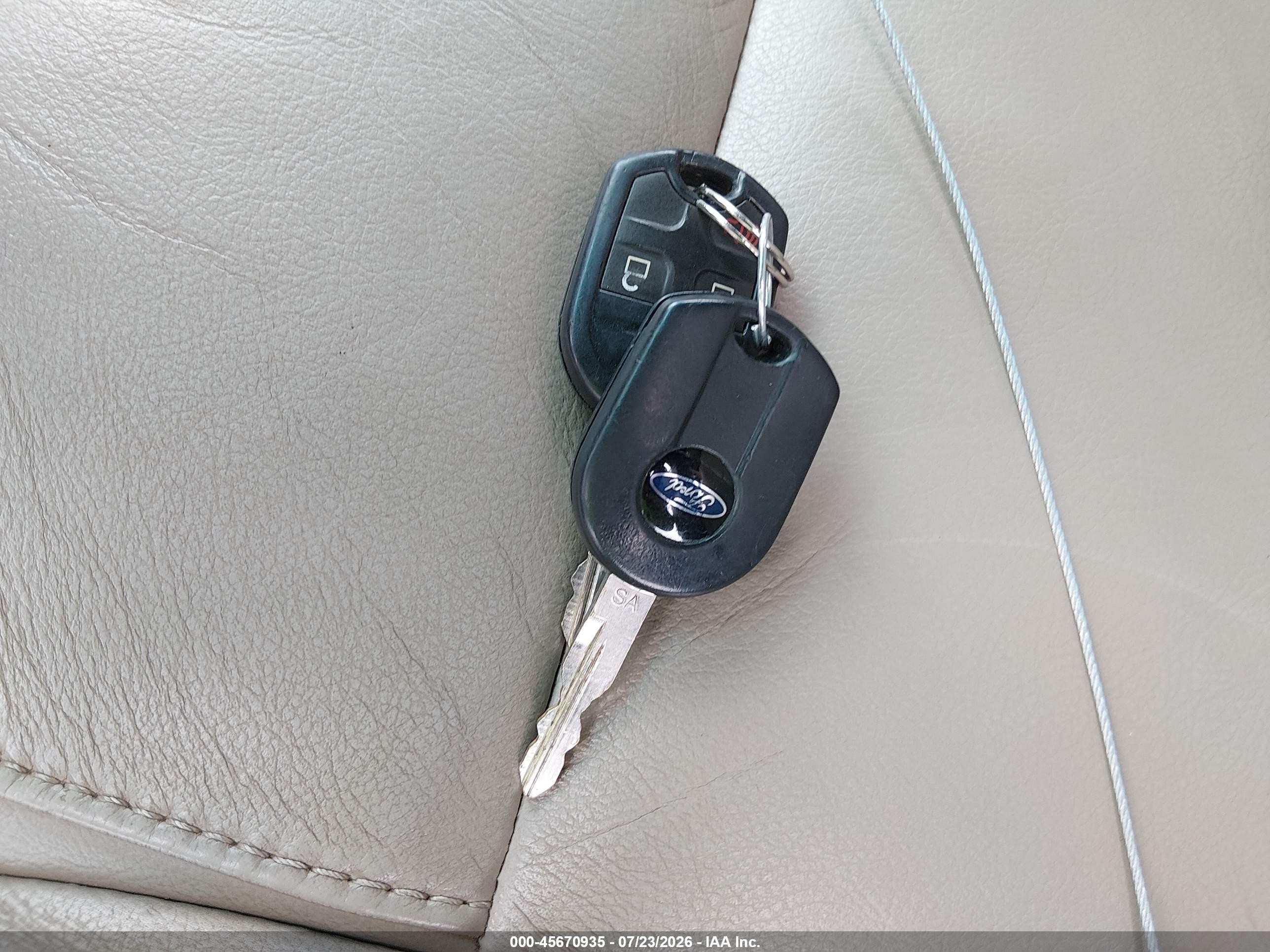 2011 Ford Explorer Xlt Серебряный vin: 1FMHK7D85BGA41655