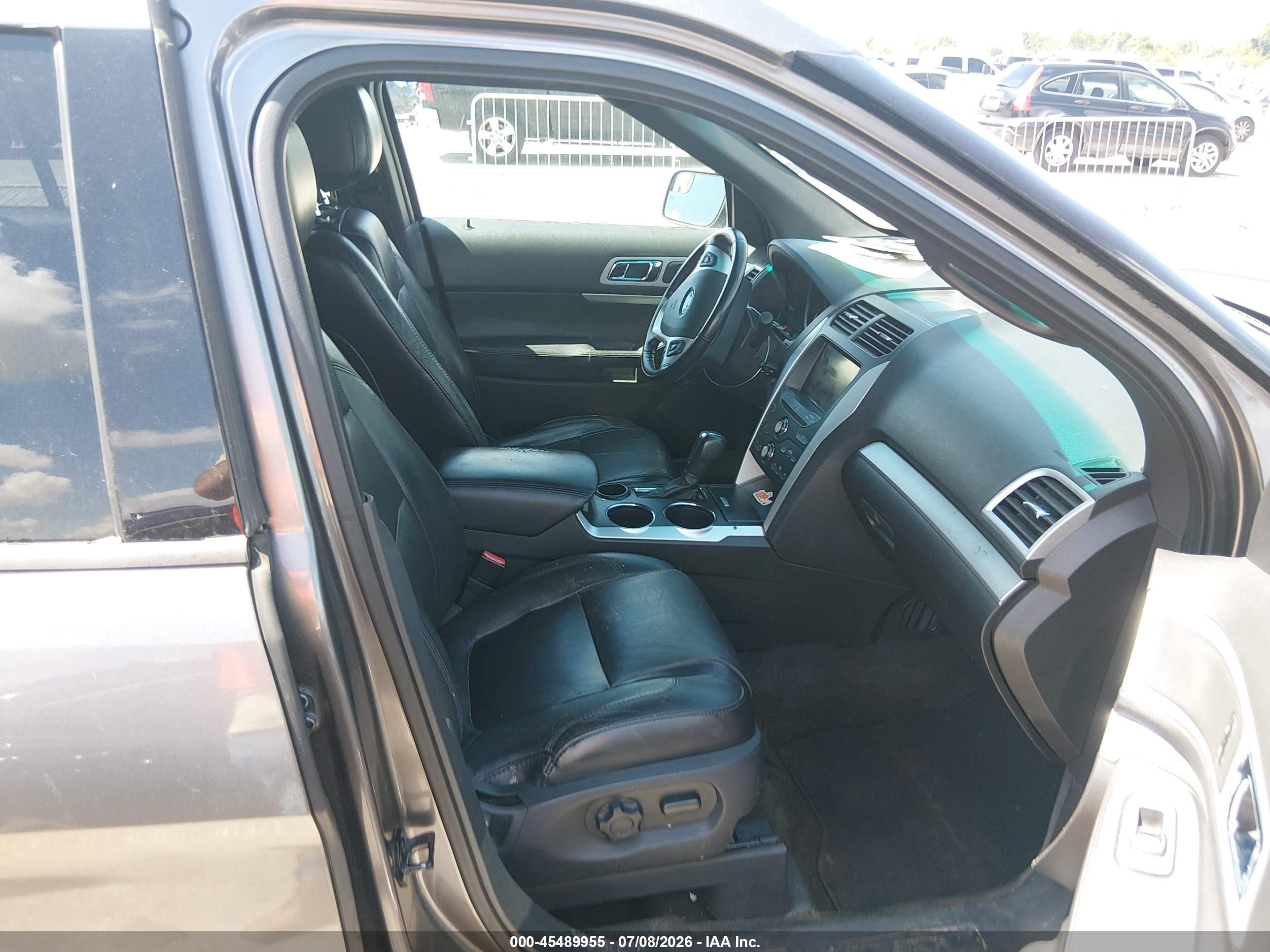 2011 Ford Explorer Xlt Серый vin: 1FMHK7D85BGA50520