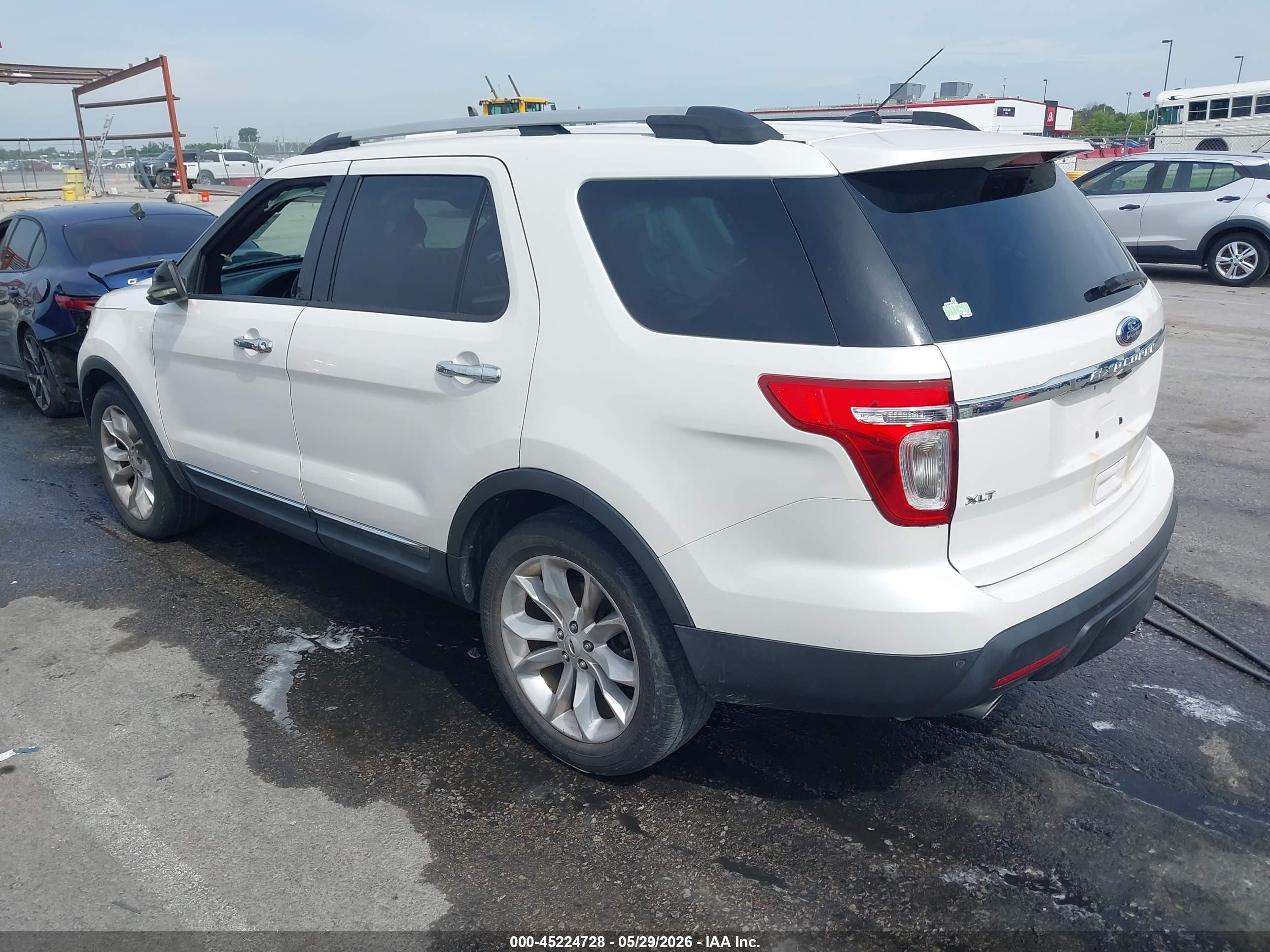 2012 Ford Explorer Xlt White vin: 1FMHK7D85CGA04493