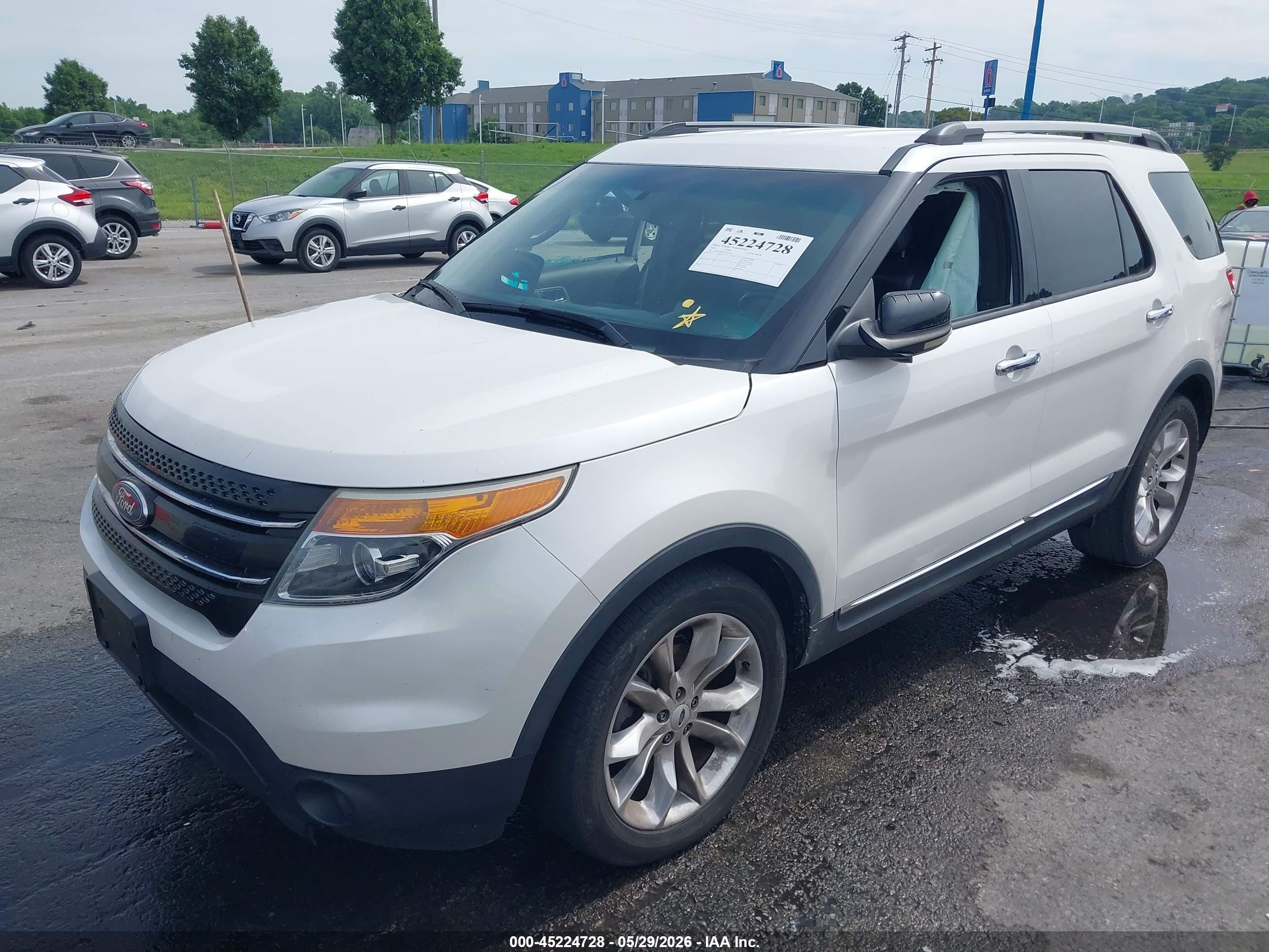 2012 Ford Explorer Xlt White vin: 1FMHK7D85CGA04493