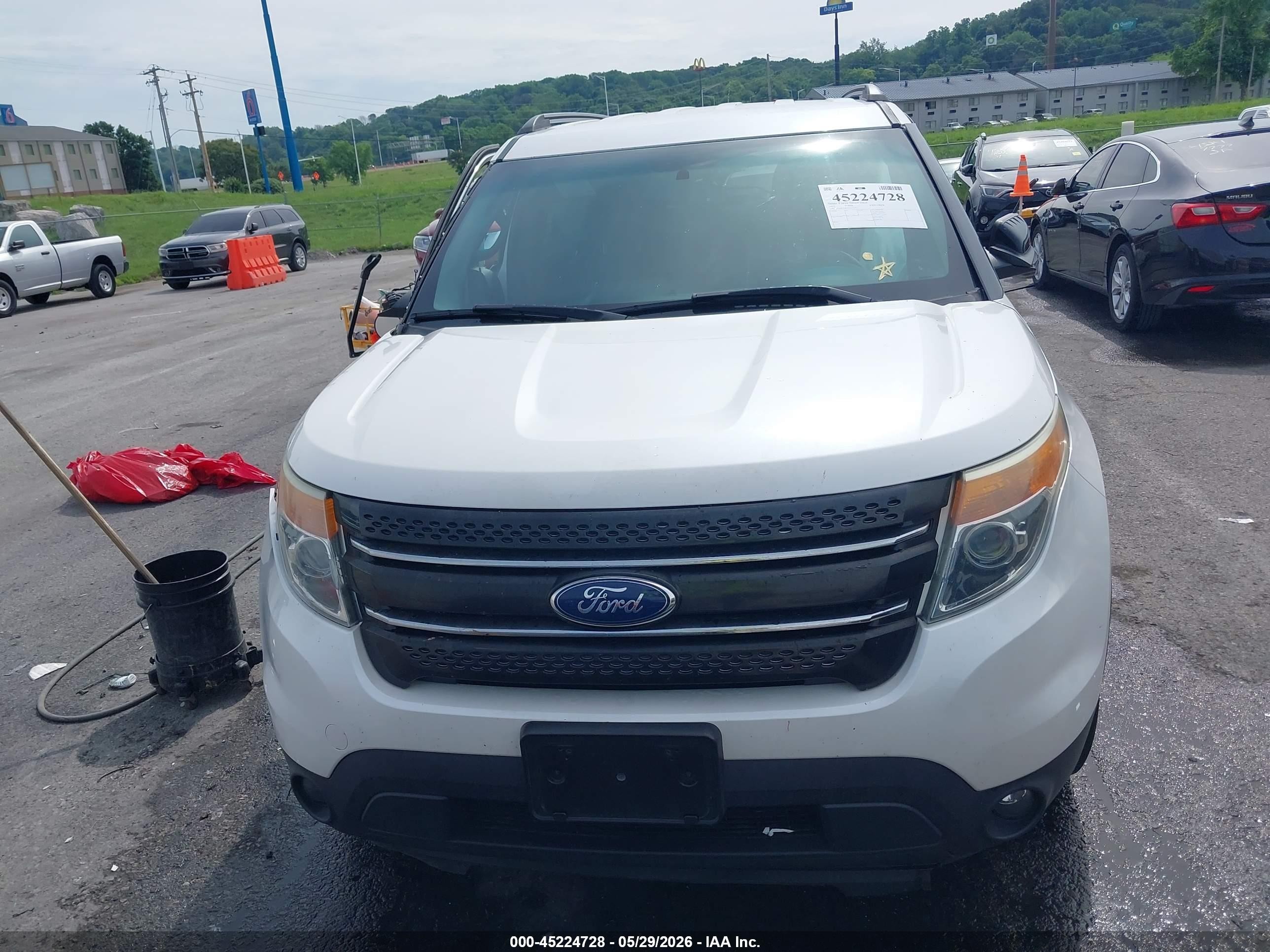 2012 Ford Explorer Xlt White vin: 1FMHK7D85CGA04493