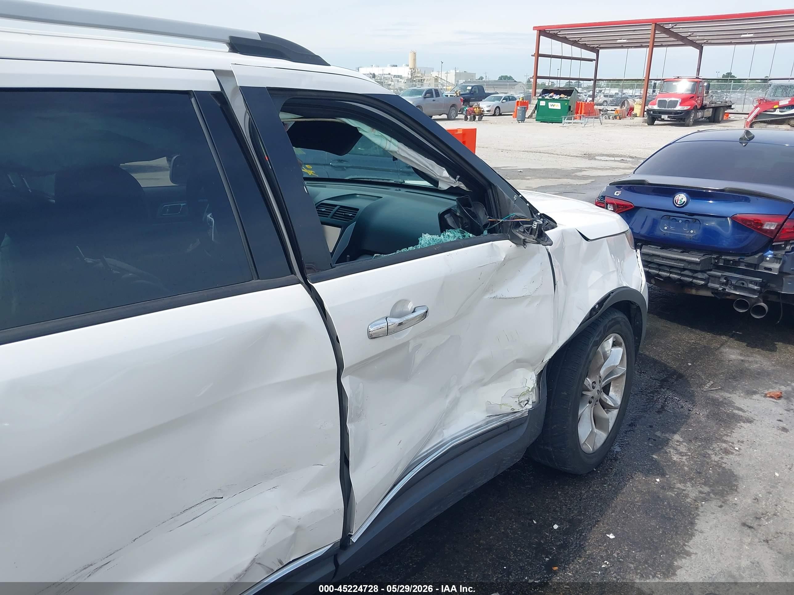 2012 Ford Explorer Xlt White vin: 1FMHK7D85CGA04493