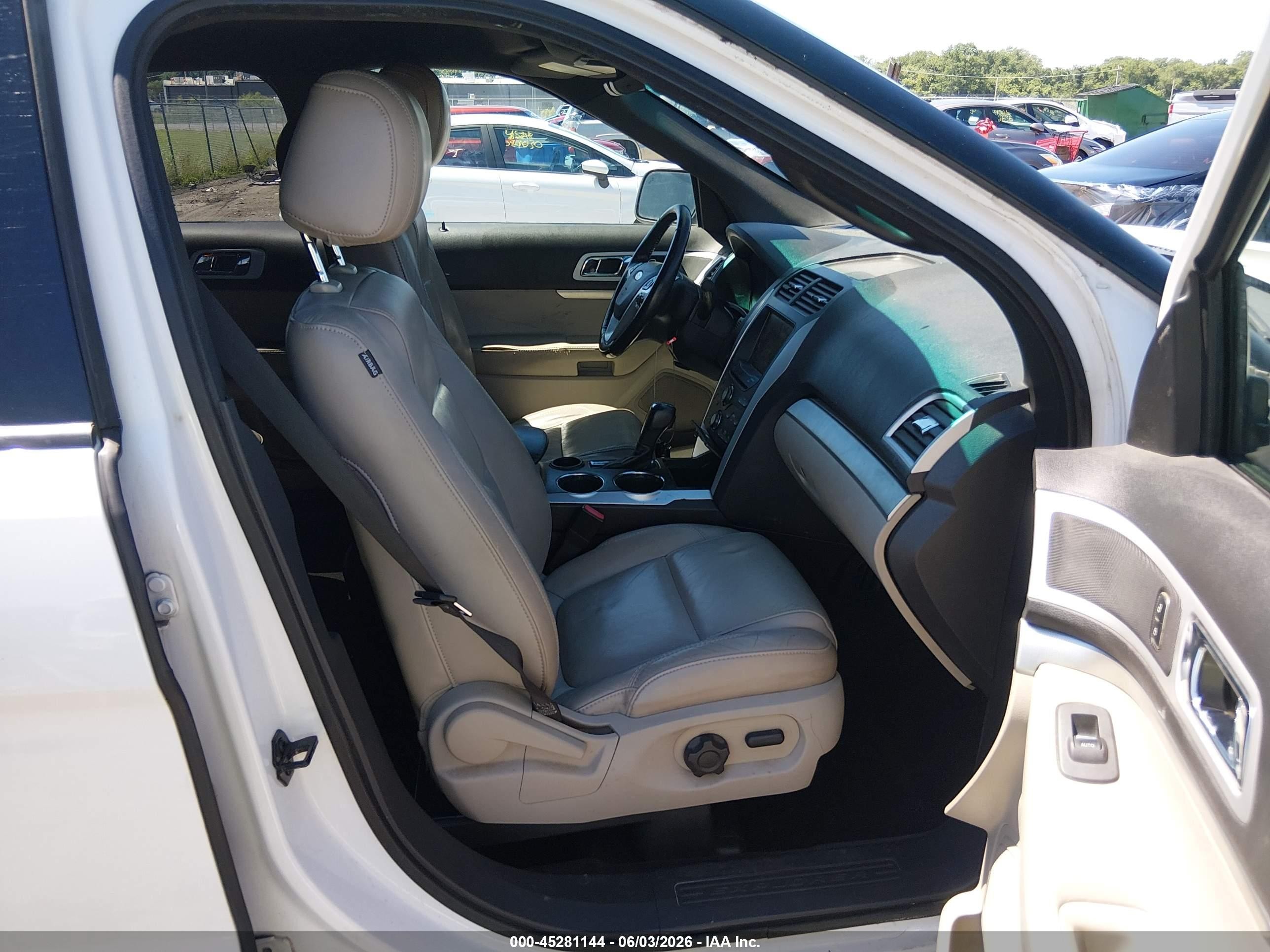 2012 Ford Explorer Xlt White vin: 1FMHK7D85CGA48056