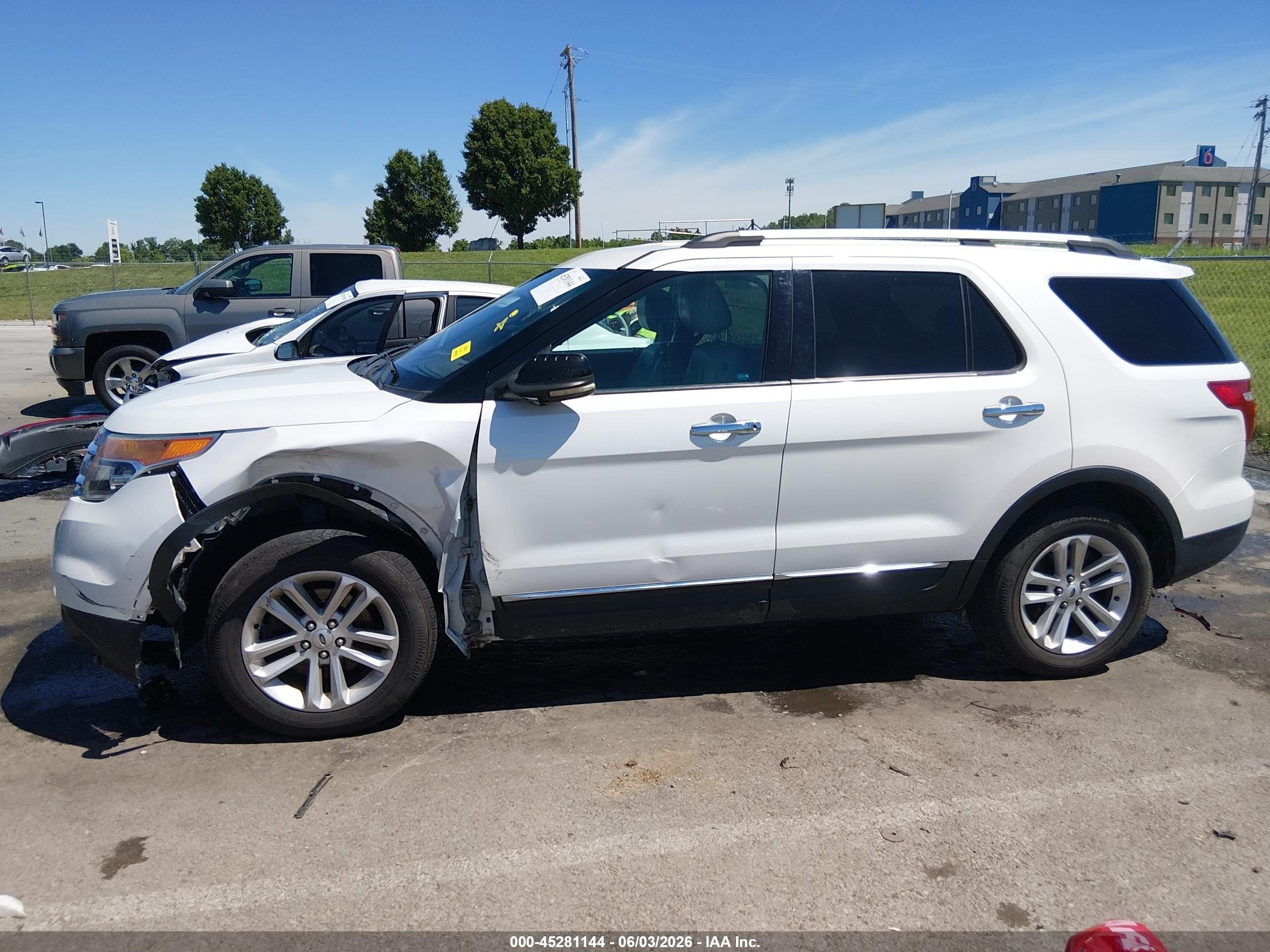 2012 Ford Explorer Xlt White vin: 1FMHK7D85CGA48056
