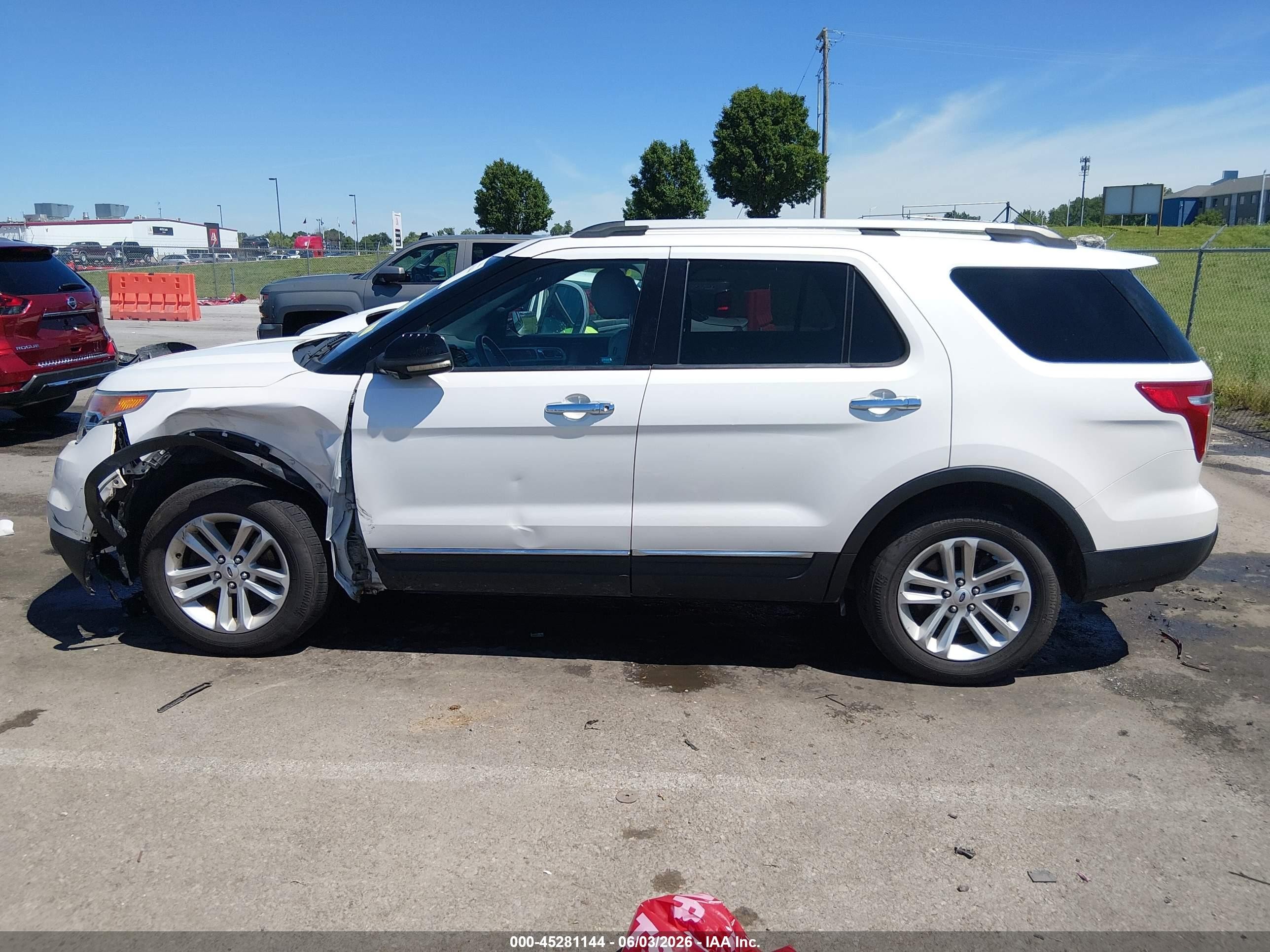 2012 Ford Explorer Xlt White vin: 1FMHK7D85CGA48056