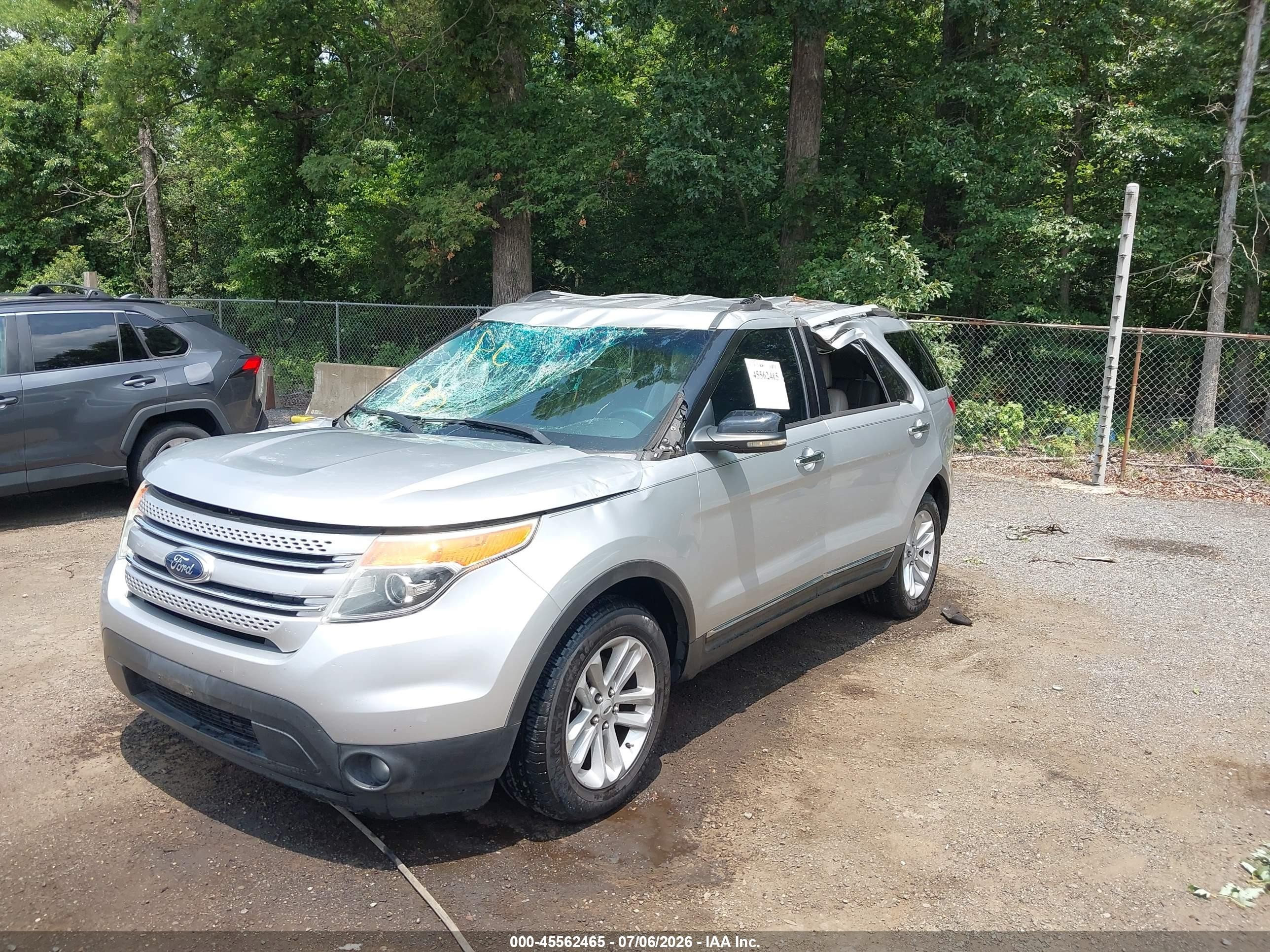 2012 Ford Explorer Xlt Silver vin: 1FMHK7D85CGA68677