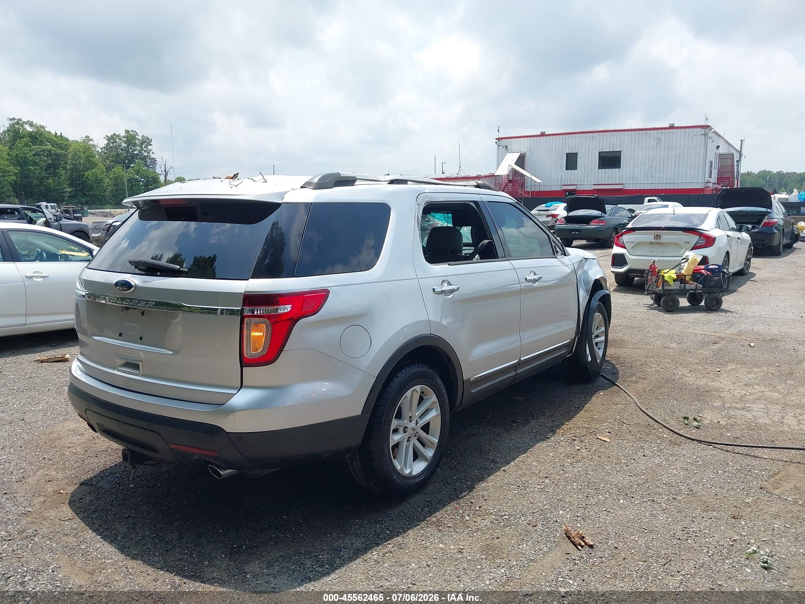 2012 Ford Explorer Xlt Silver vin: 1FMHK7D85CGA68677