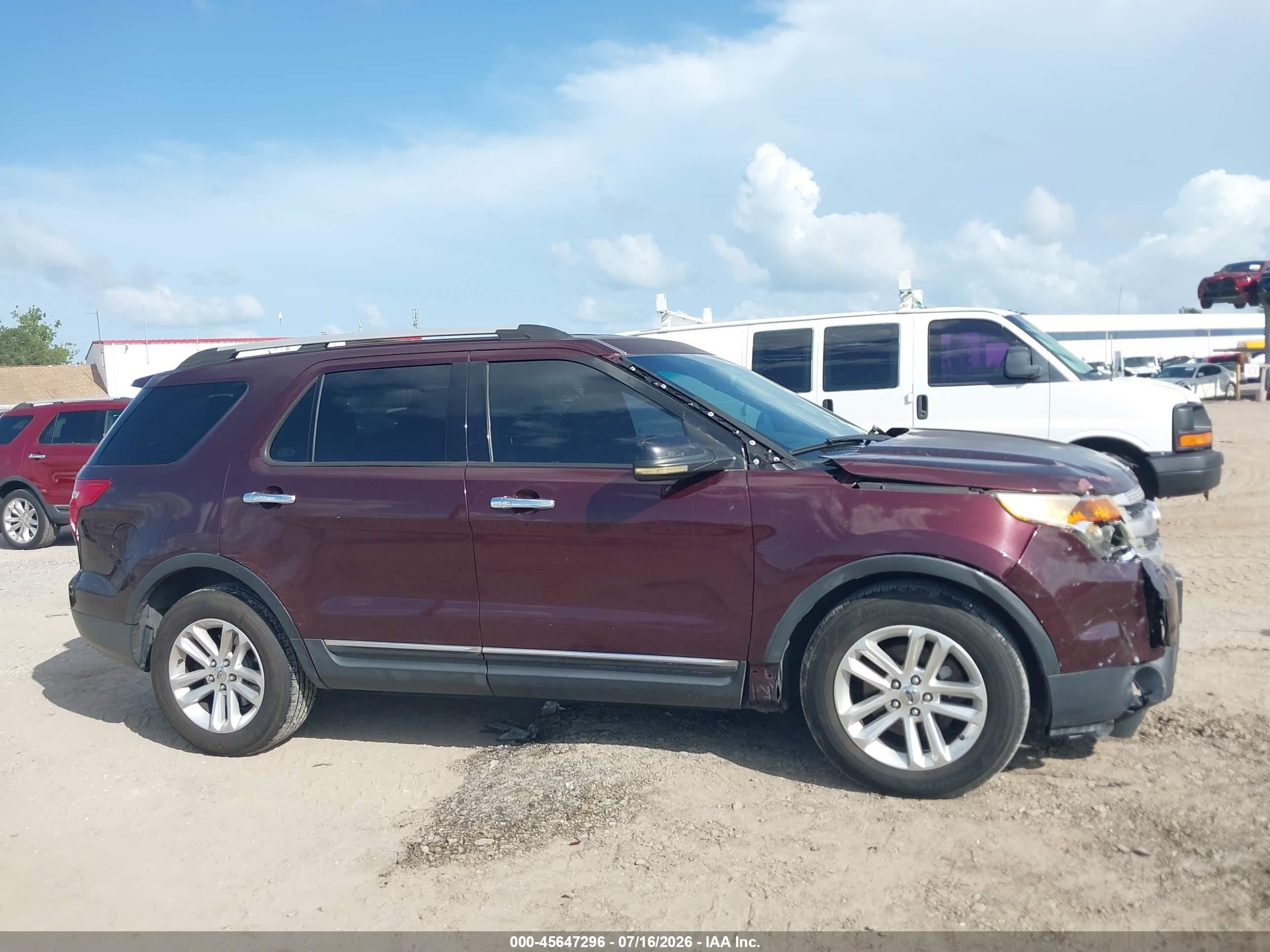 2011 Ford Explorer Xlt Burgundy vin: 1FMHK7D86BGA05005
