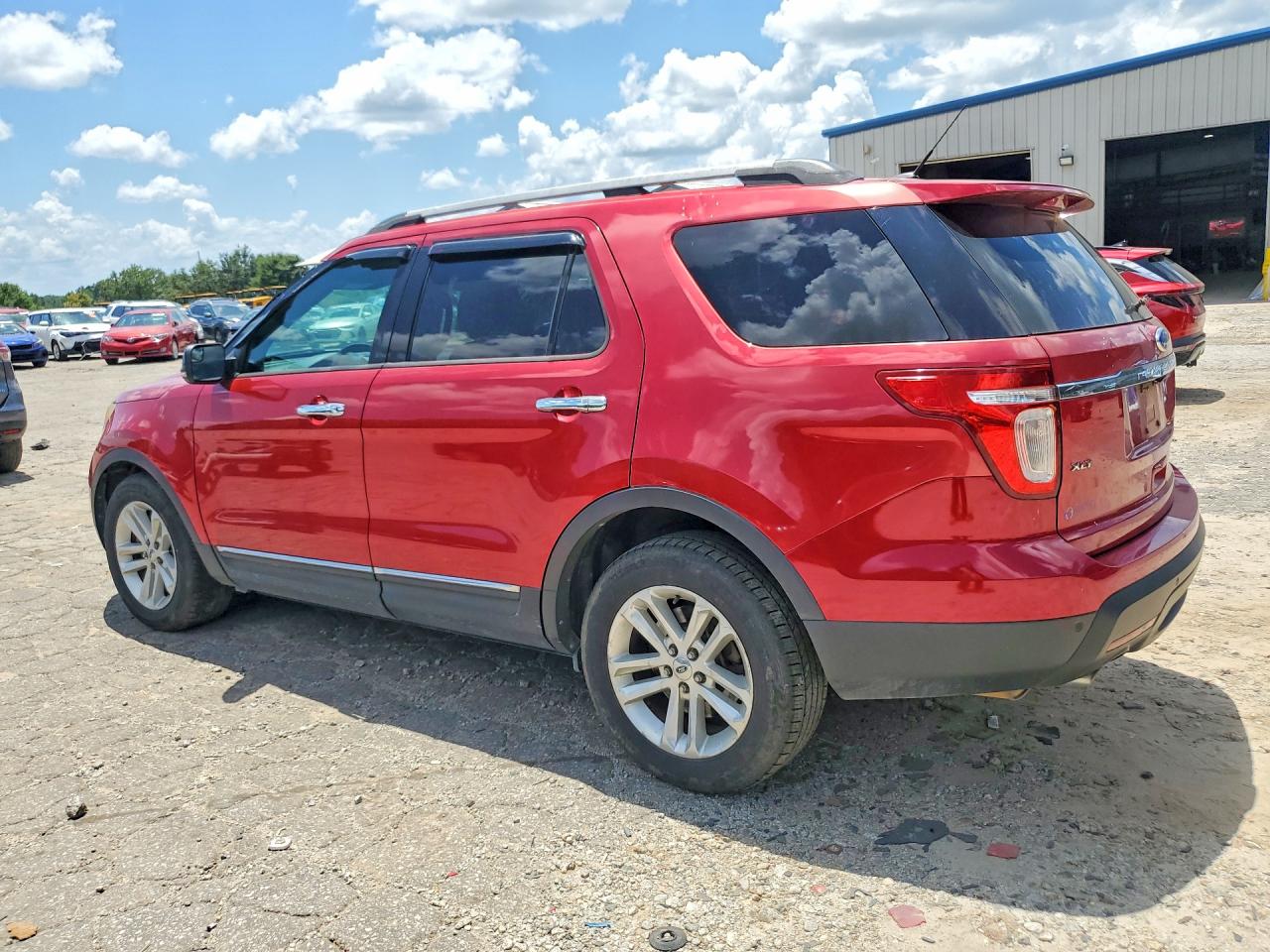 2011 Ford Explorer Xlt Red vin: 1FMHK7D86BGA29823