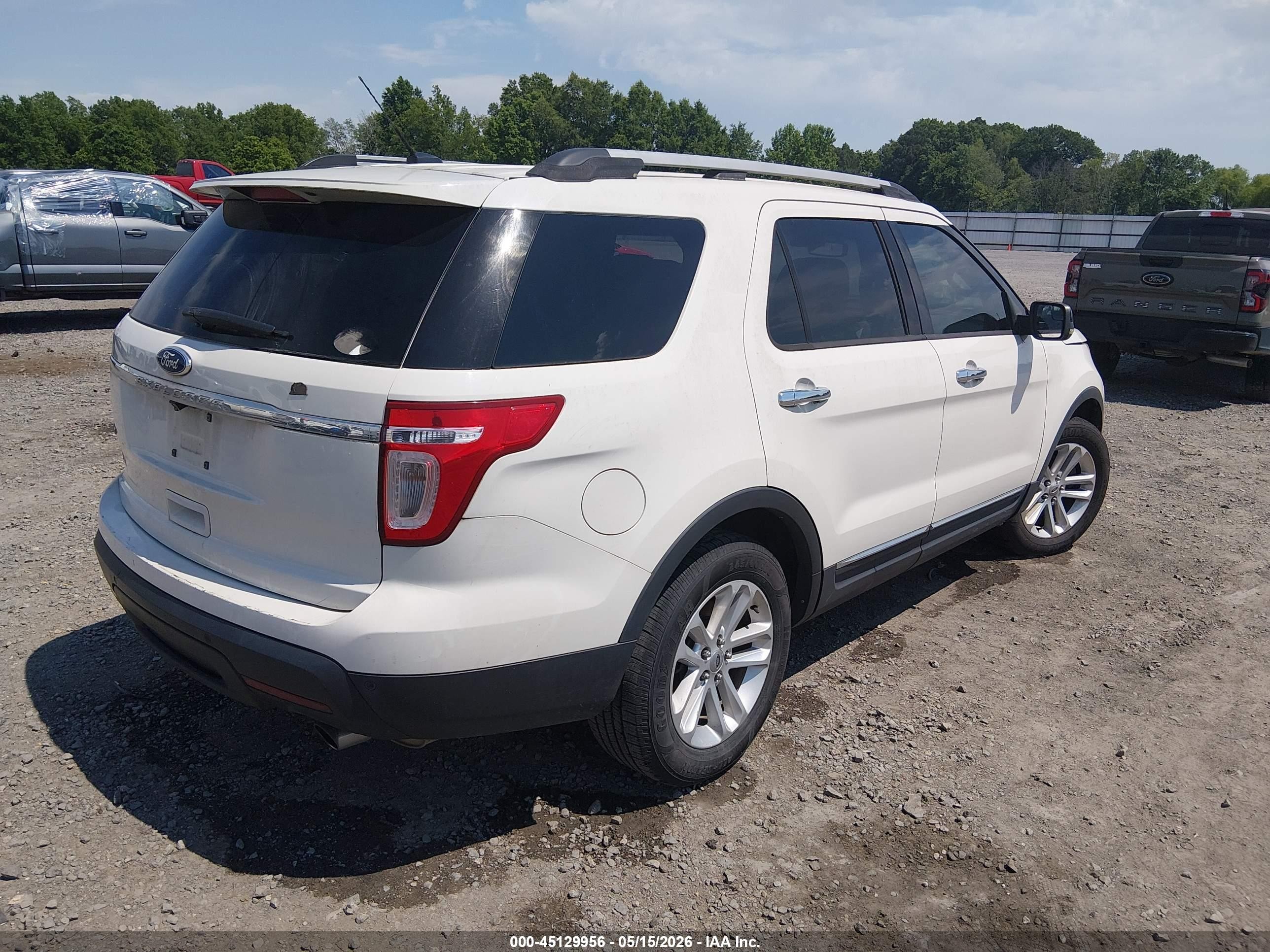 2011 Ford Explorer Xlt White vin: 1FMHK7D86BGA30003