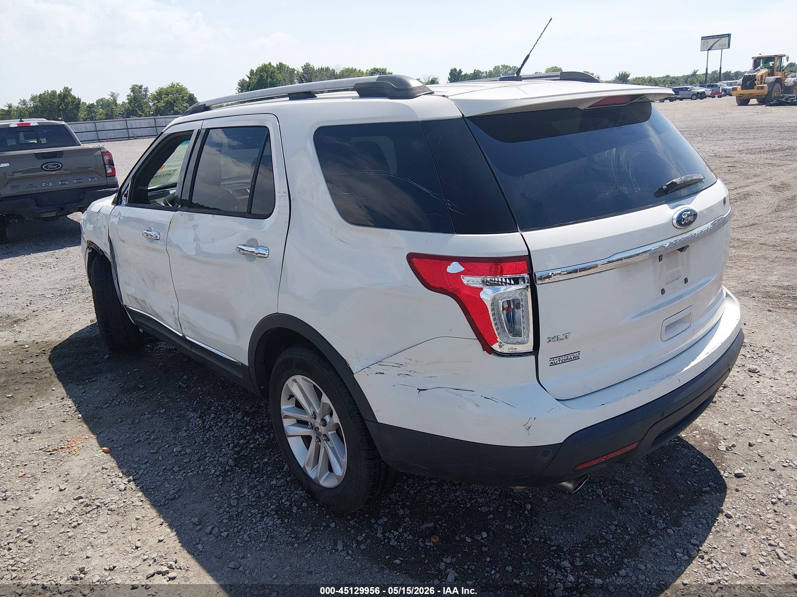 2011 Ford Explorer Xlt White vin: 1FMHK7D86BGA30003