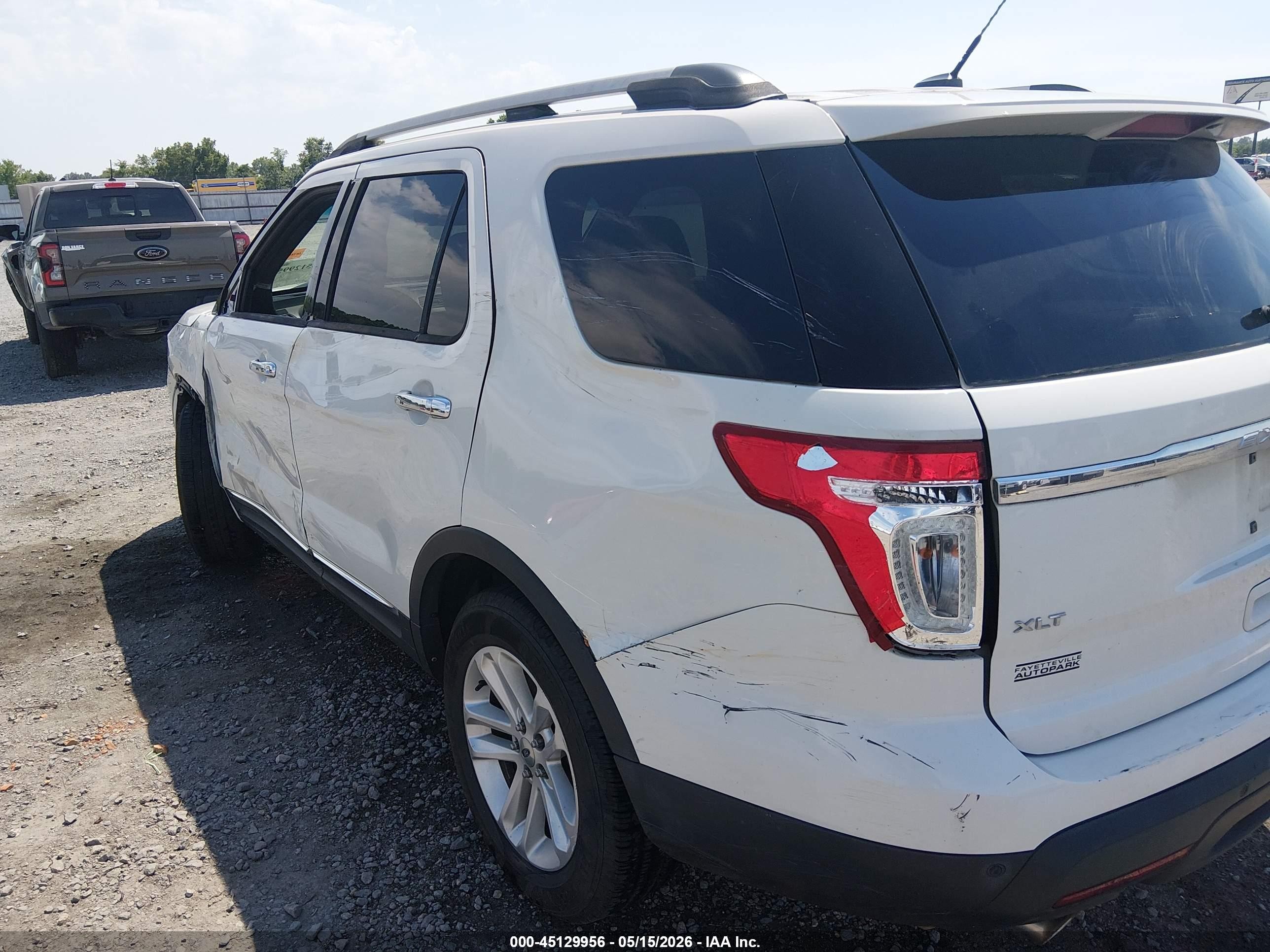 2011 Ford Explorer Xlt White vin: 1FMHK7D86BGA30003