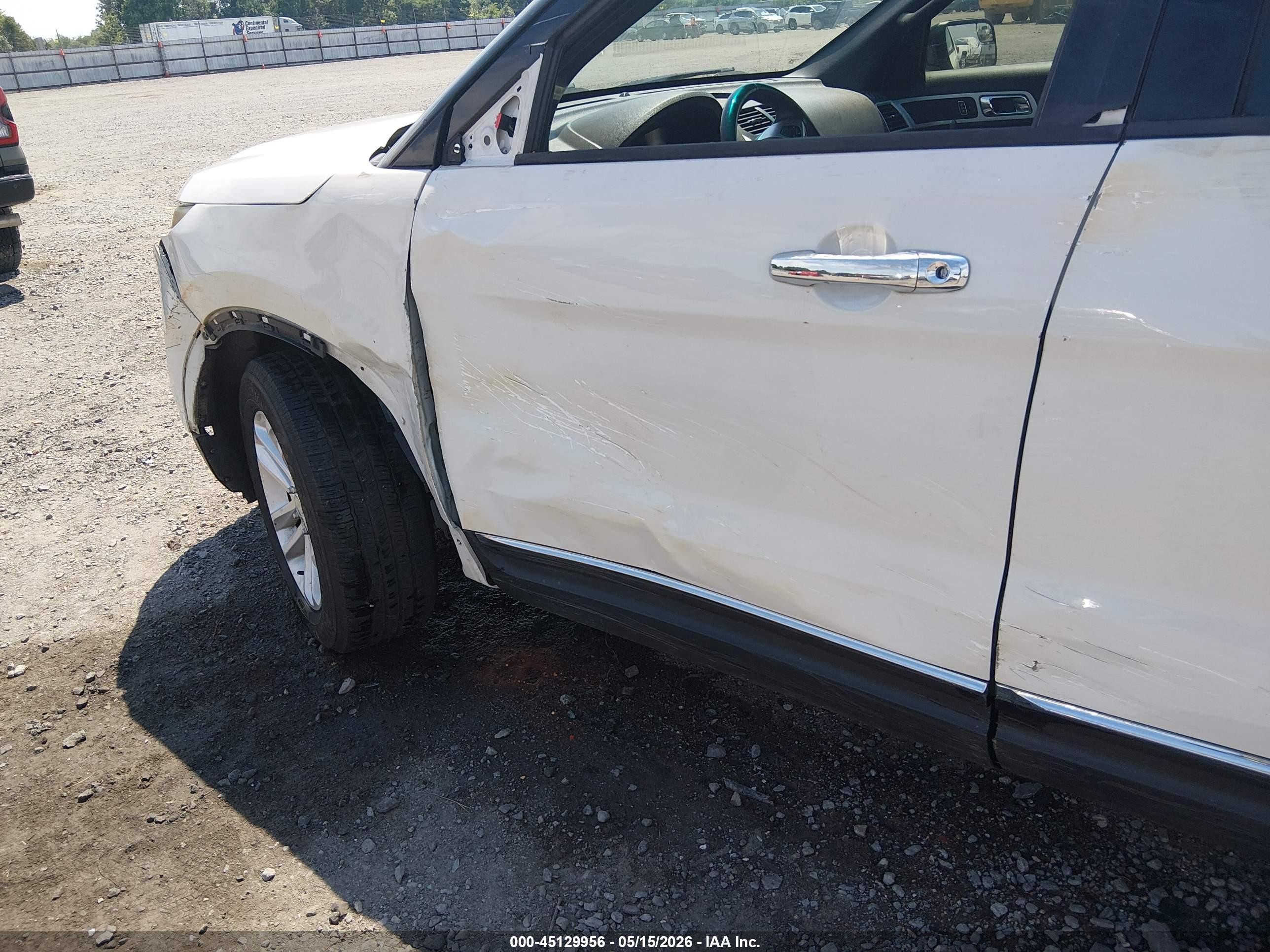 2011 Ford Explorer Xlt White vin: 1FMHK7D86BGA30003