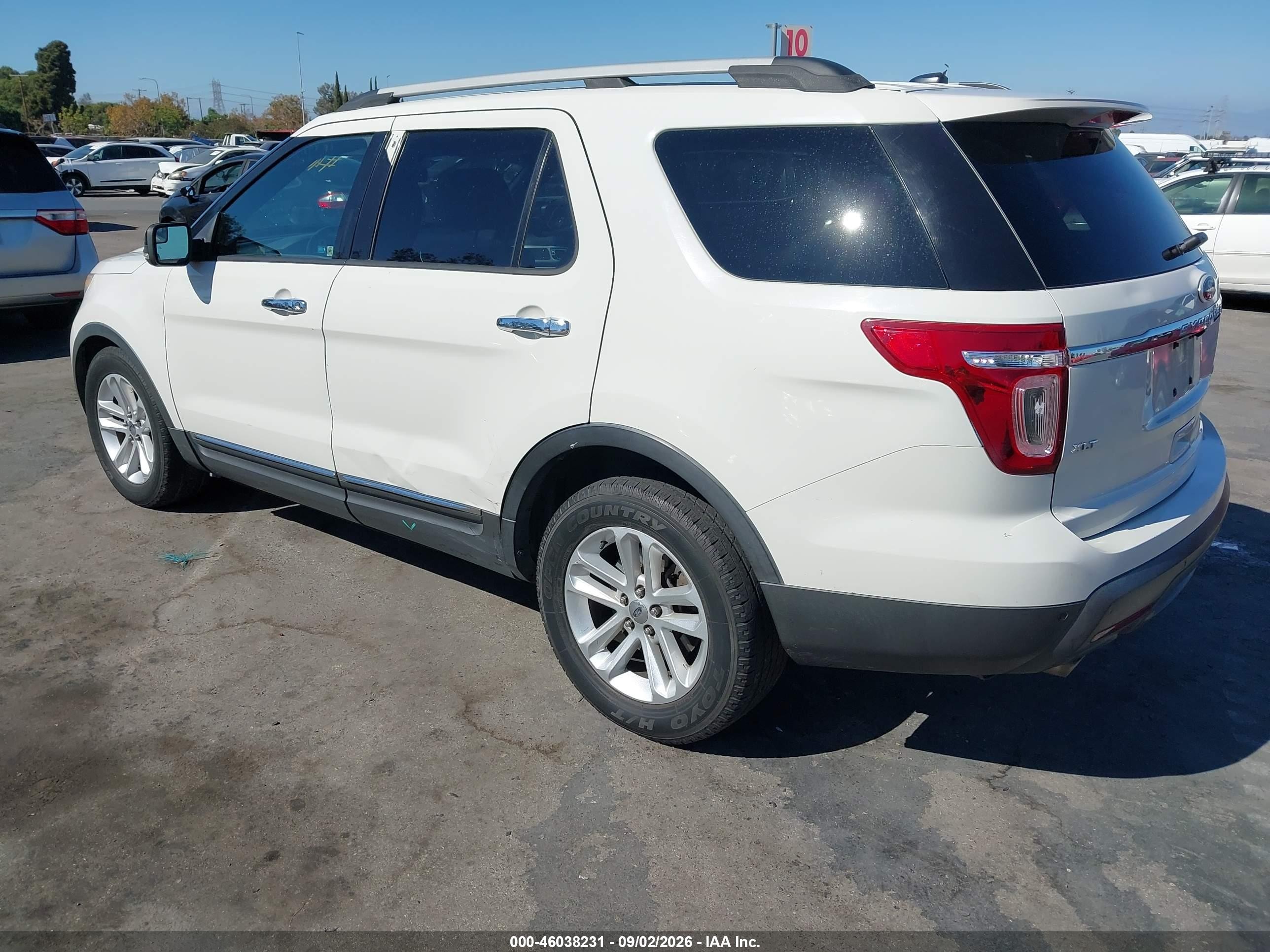 2011 Ford Explorer Xlt White vin: 1FMHK7D86BGA93988
