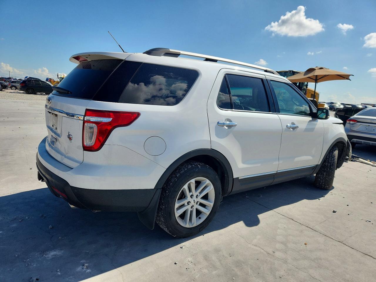 2012 Ford Explorer Xlt White vin: 1FMHK7D86CGA31380