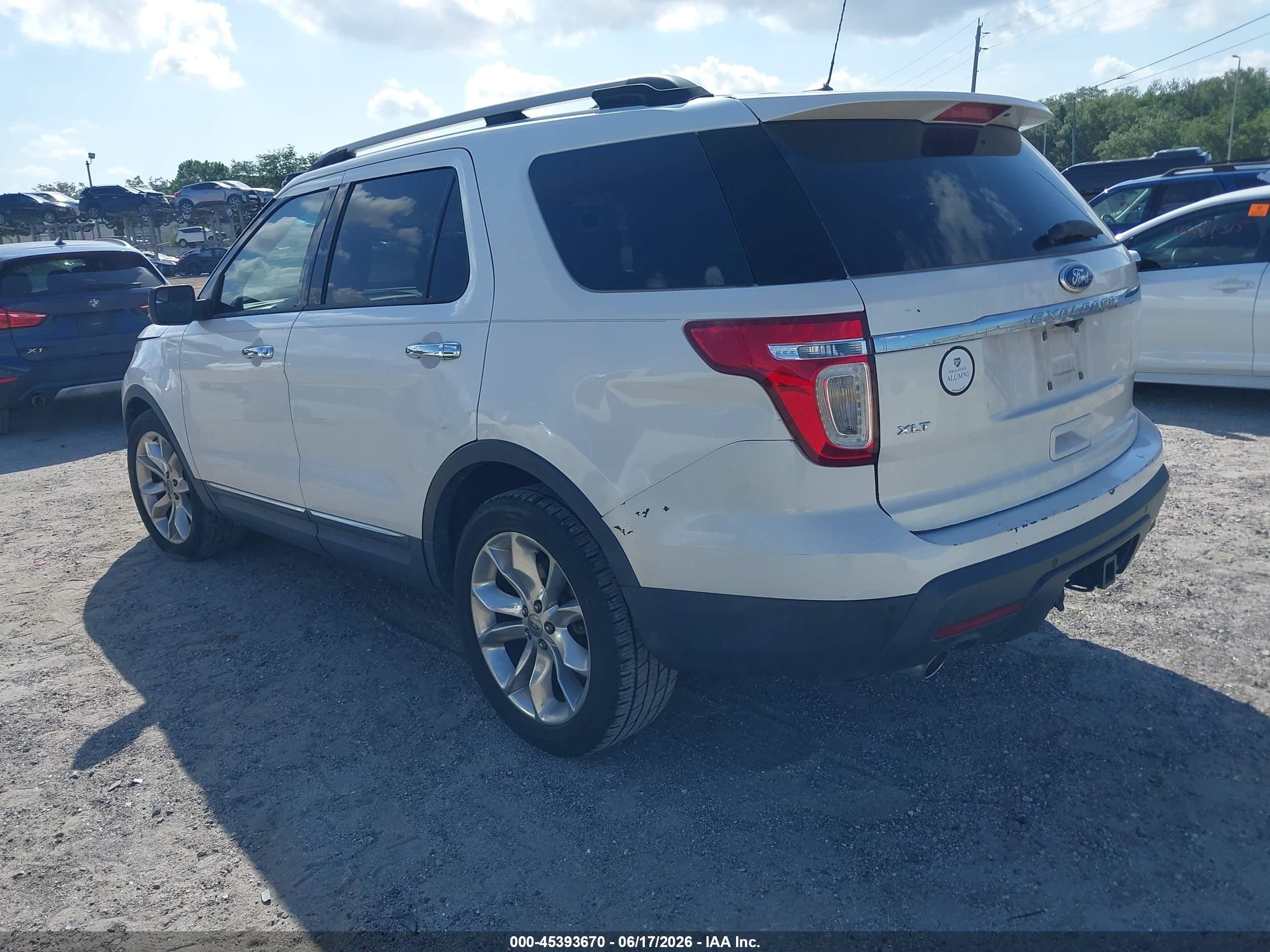 2011 Ford Explorer Xlt White vin: 1FMHK7D87BGA75399