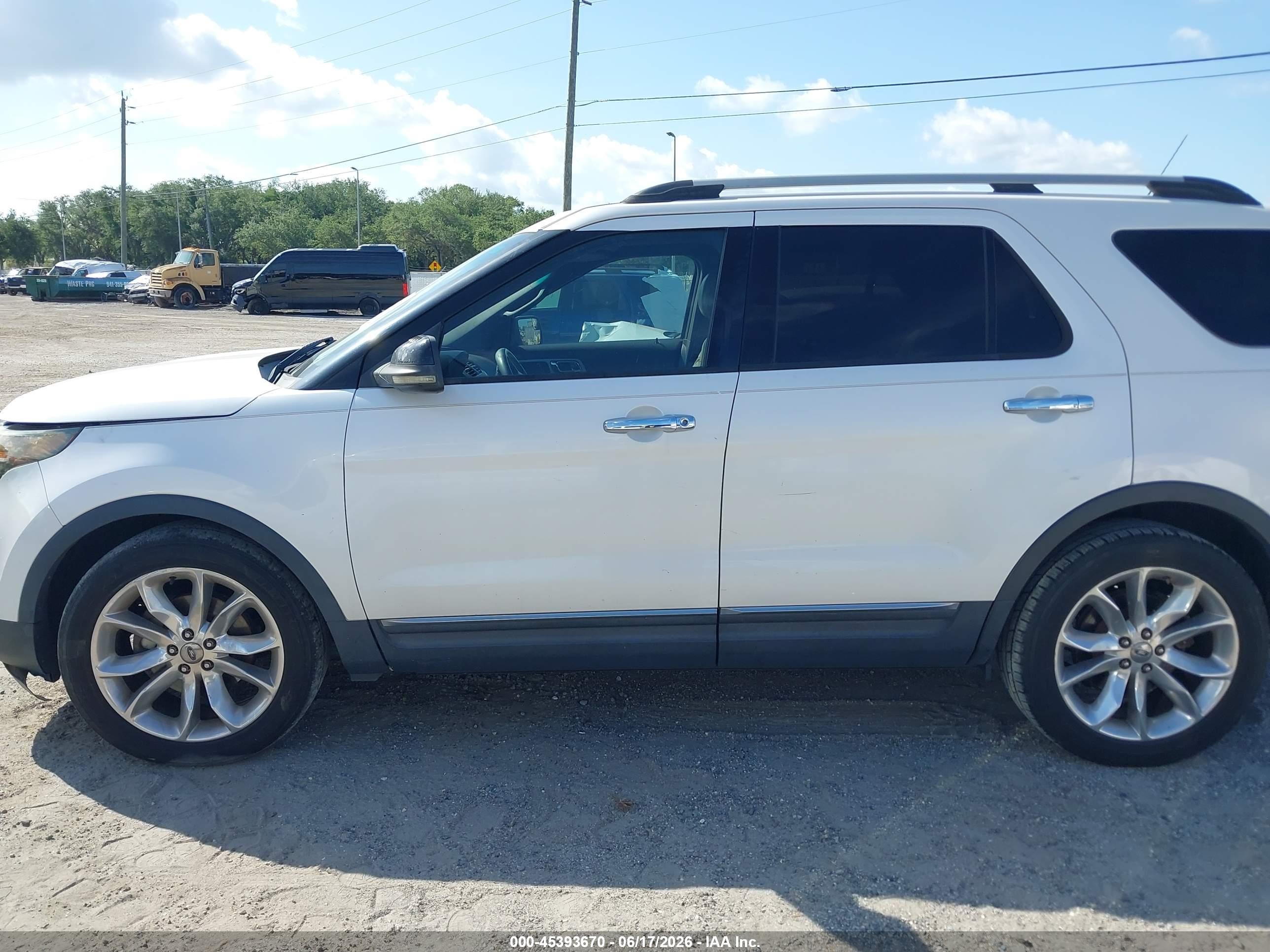 2011 Ford Explorer Xlt White vin: 1FMHK7D87BGA75399