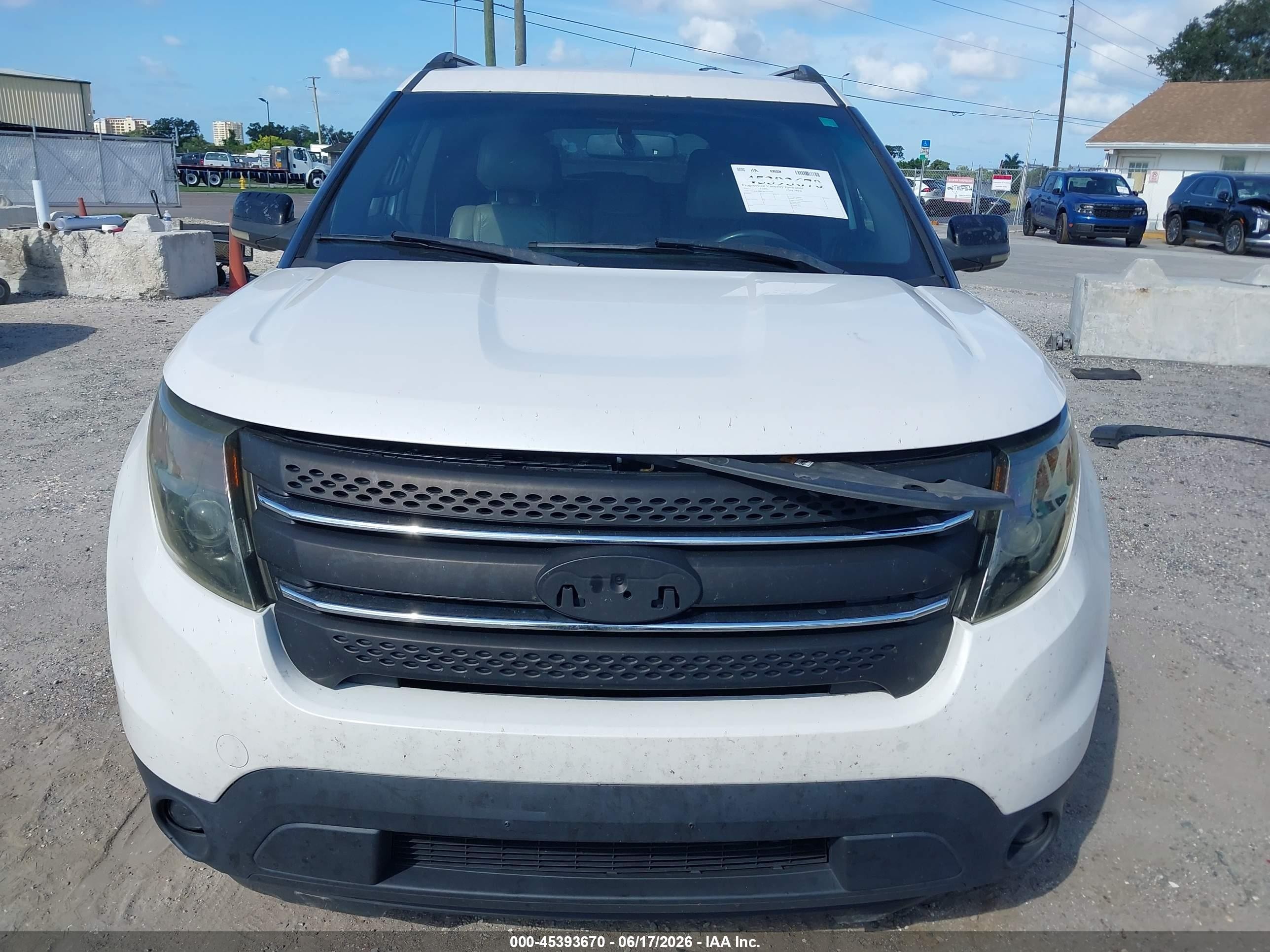 2011 Ford Explorer Xlt White vin: 1FMHK7D87BGA75399
